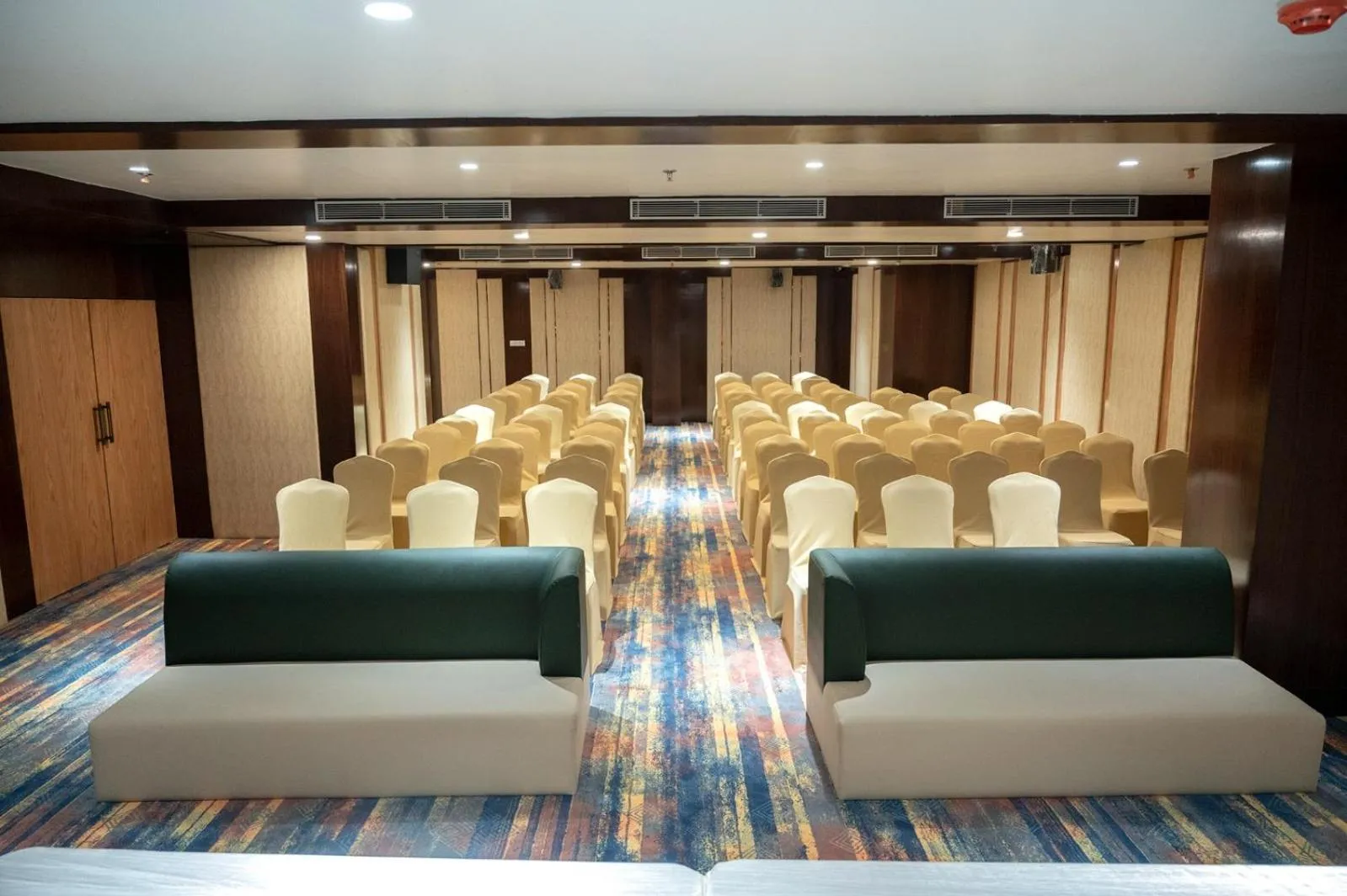 Banquet/Function facilities in HOTEL LAKE VIEW
