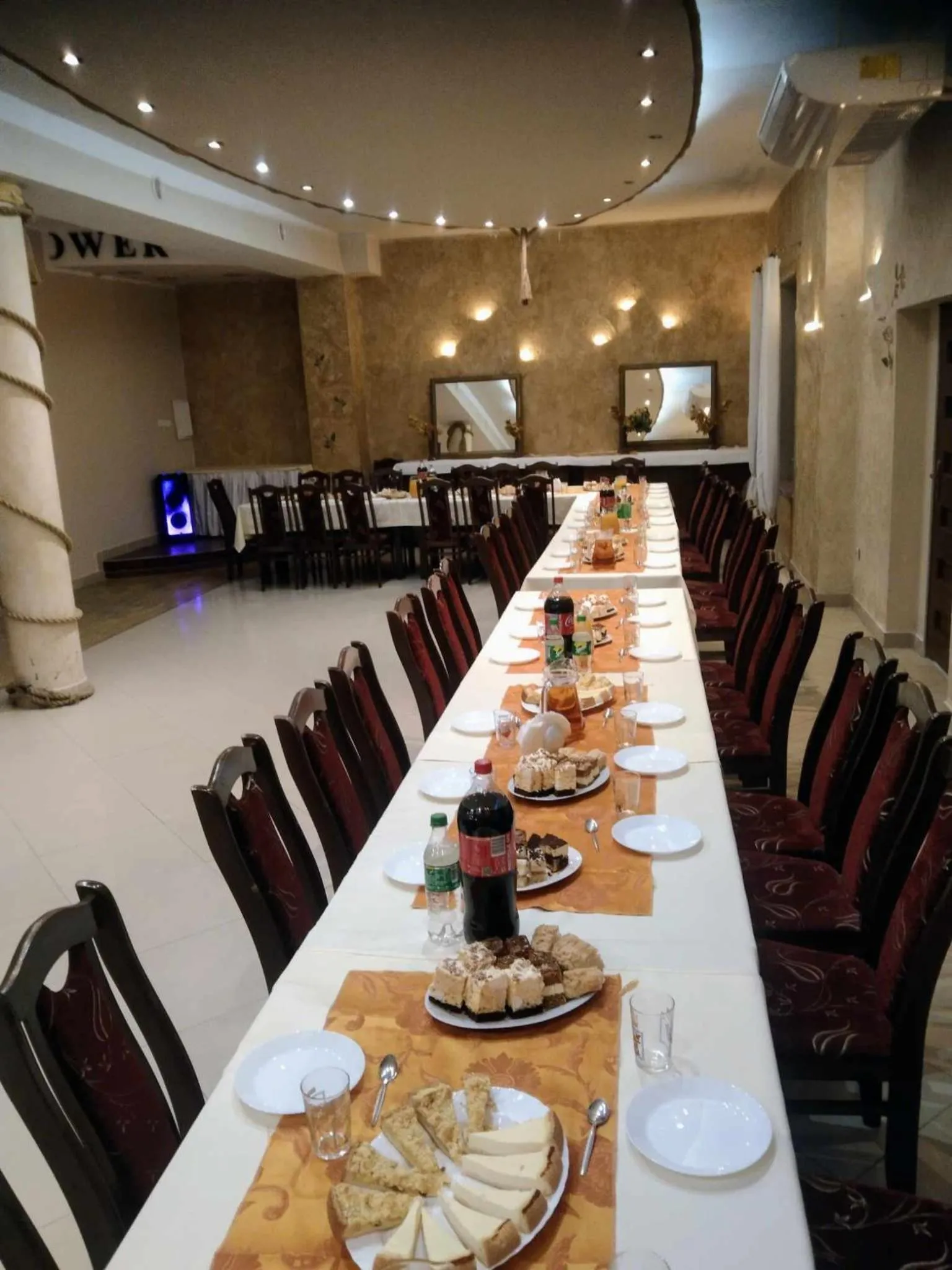 Food and drinks in Motel Tower