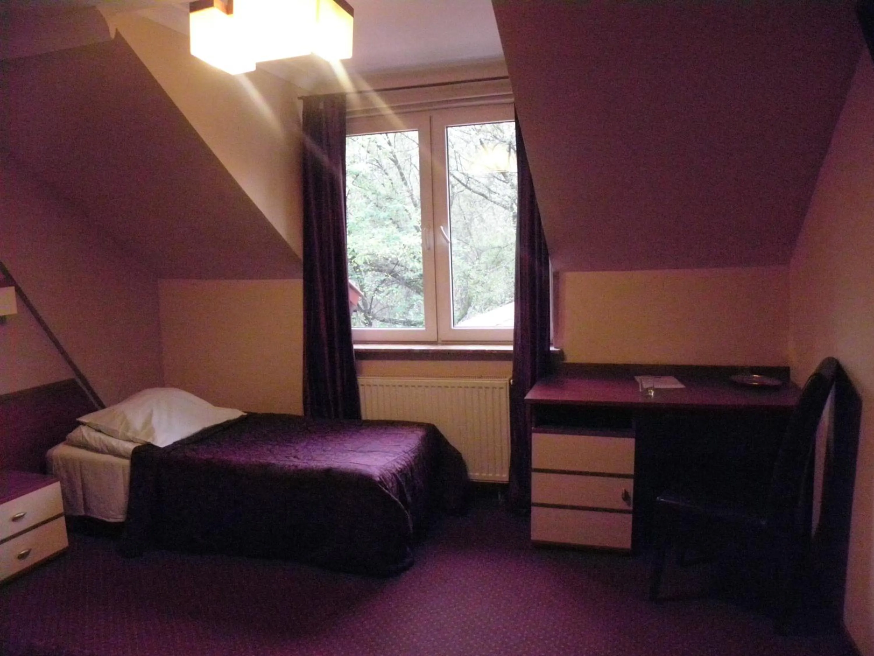 Bedroom, Bed in Motel Tower