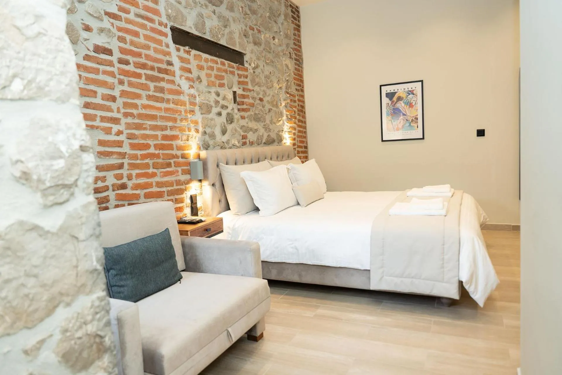 MONOPATI HOUSE