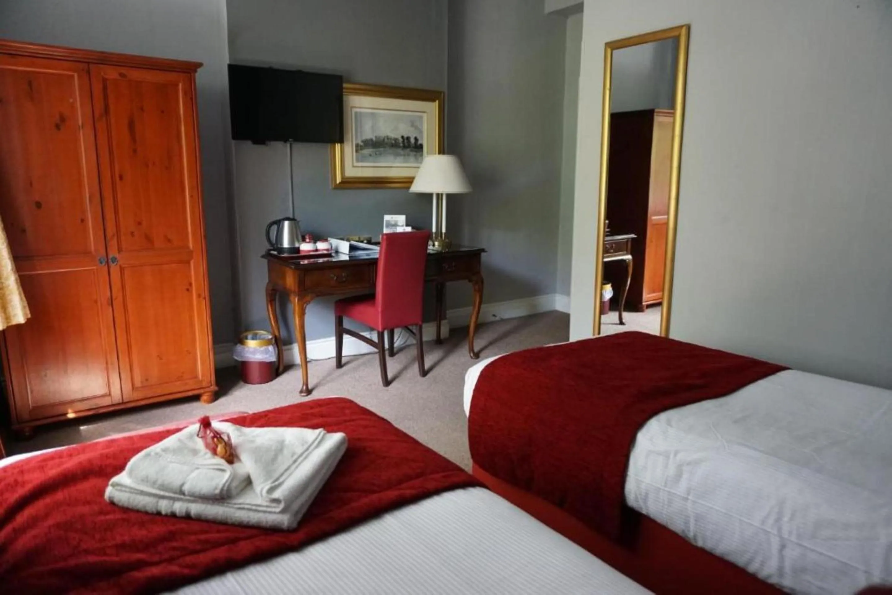 Bedroom, Bed in Broadfield Park Hotel