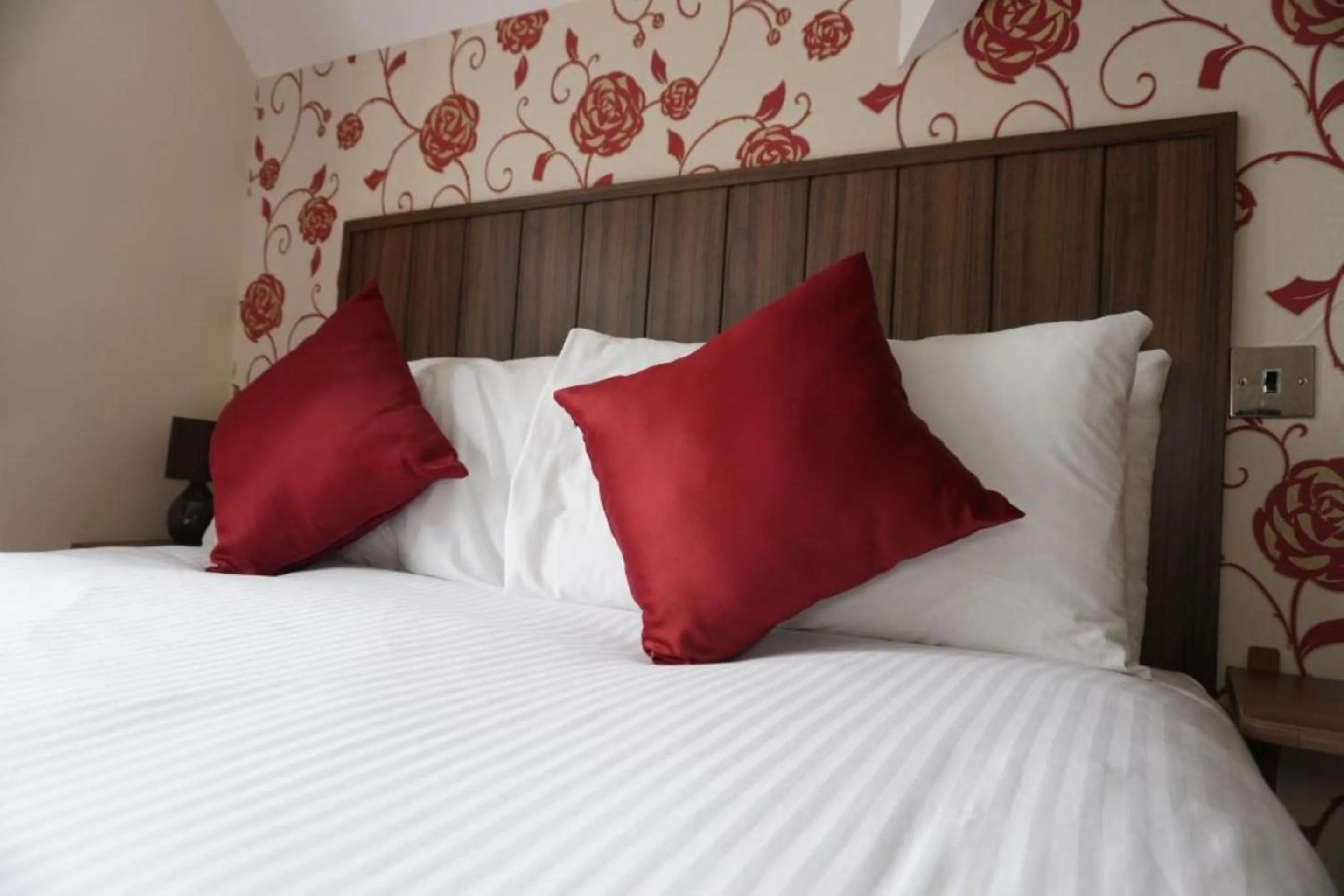 Bedroom, Bed in Broadfield Park Hotel