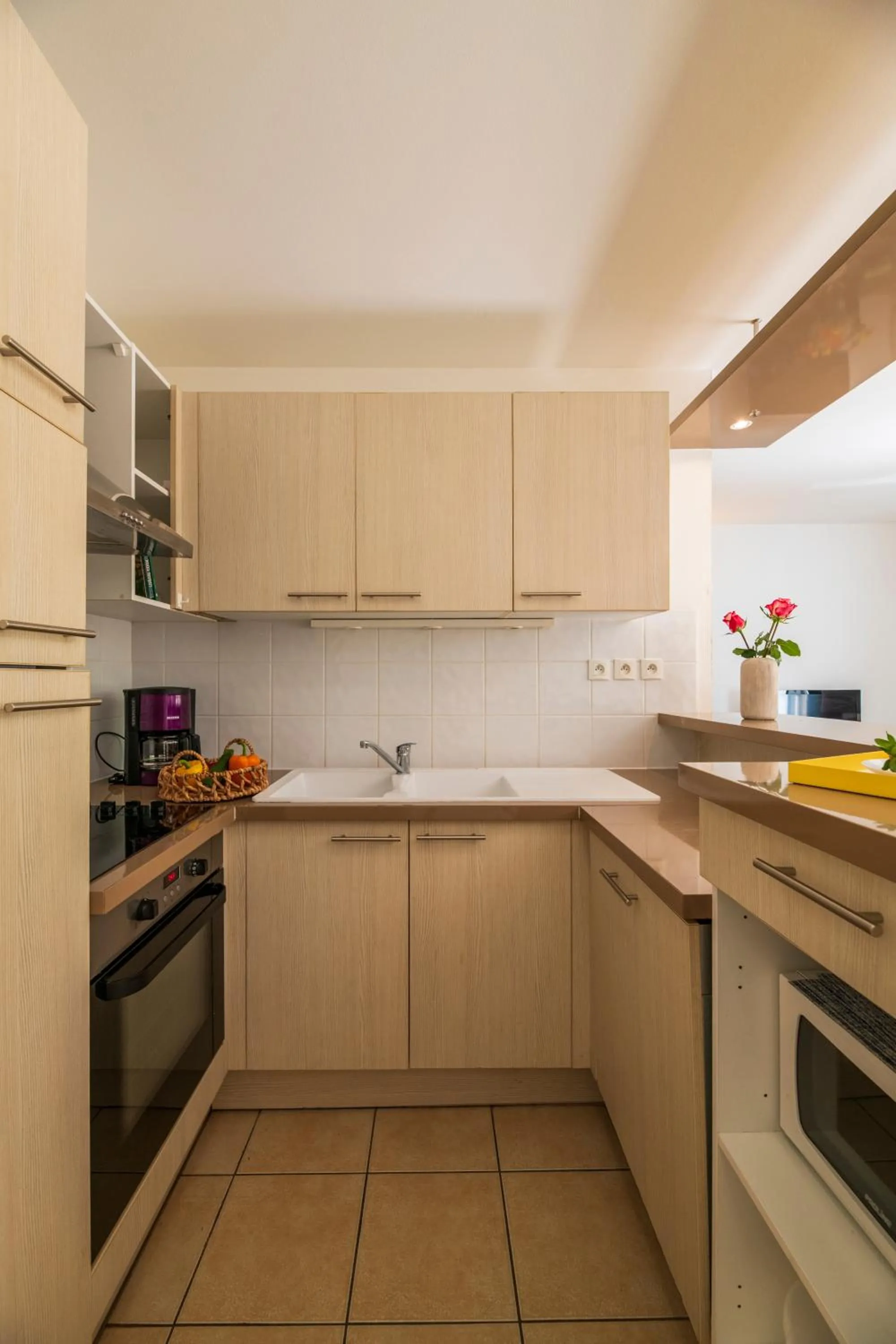 Kitchen or kitchenette in Lagrange Vacances - Résidence Jardin Mauresque