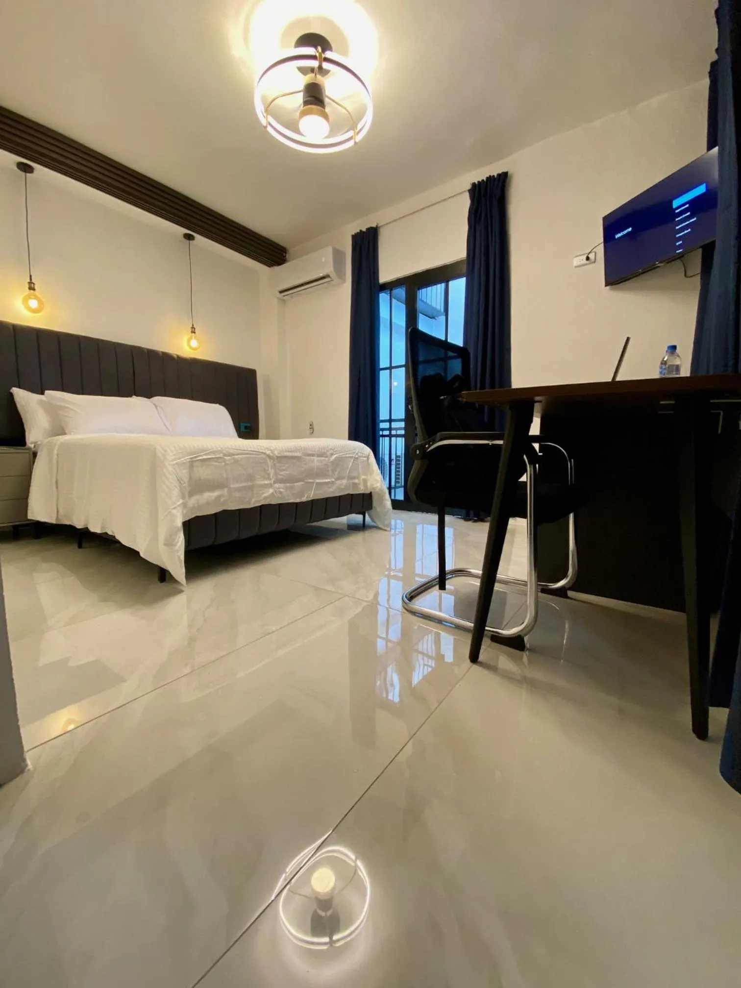 Guests, Bed in RIG Colonial Experience