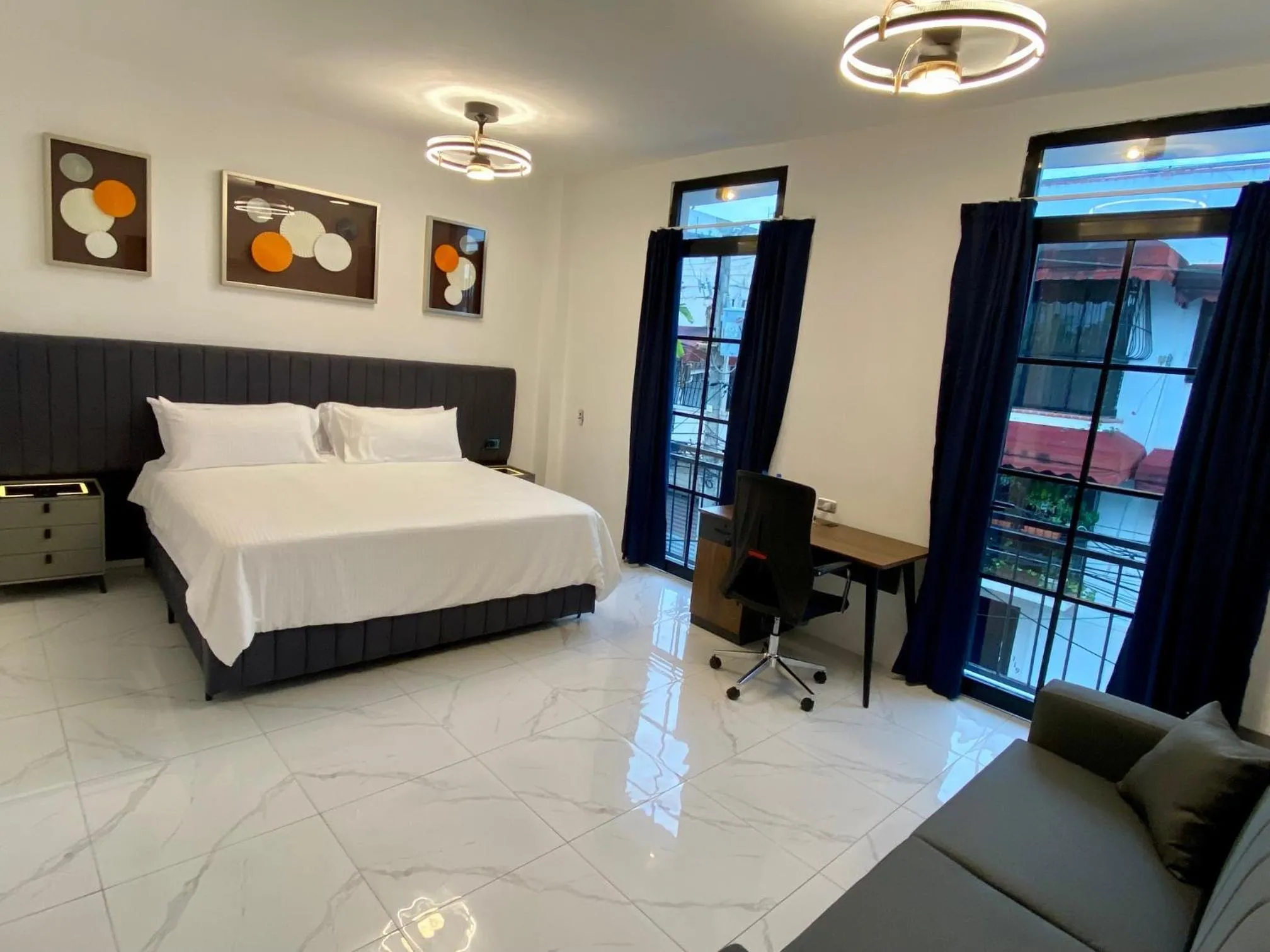Street view, Bed in RIG Colonial Experience