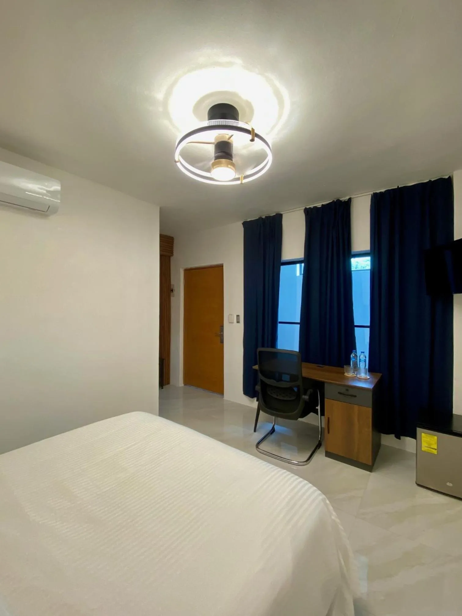 air conditioner, Bed in RIG Colonial Experience