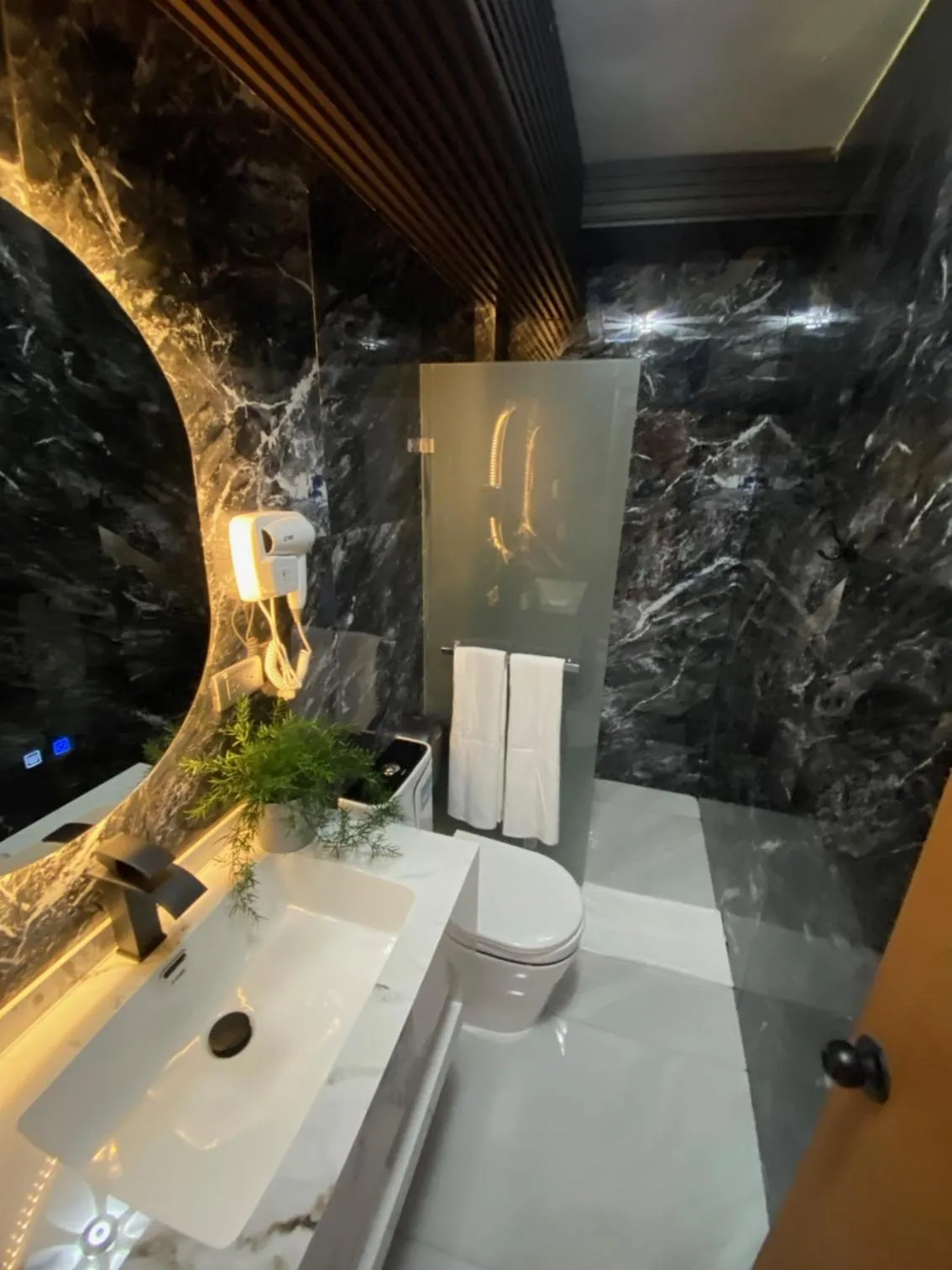 Bathroom in RIG Colonial Experience