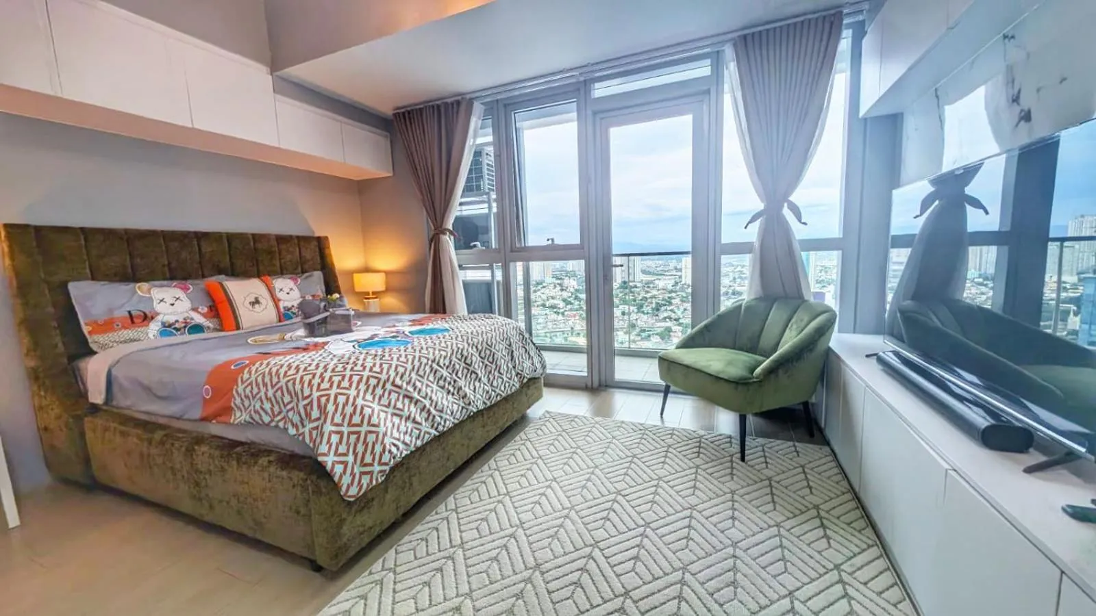 Bed in EG Private House -BGC UPTOWN