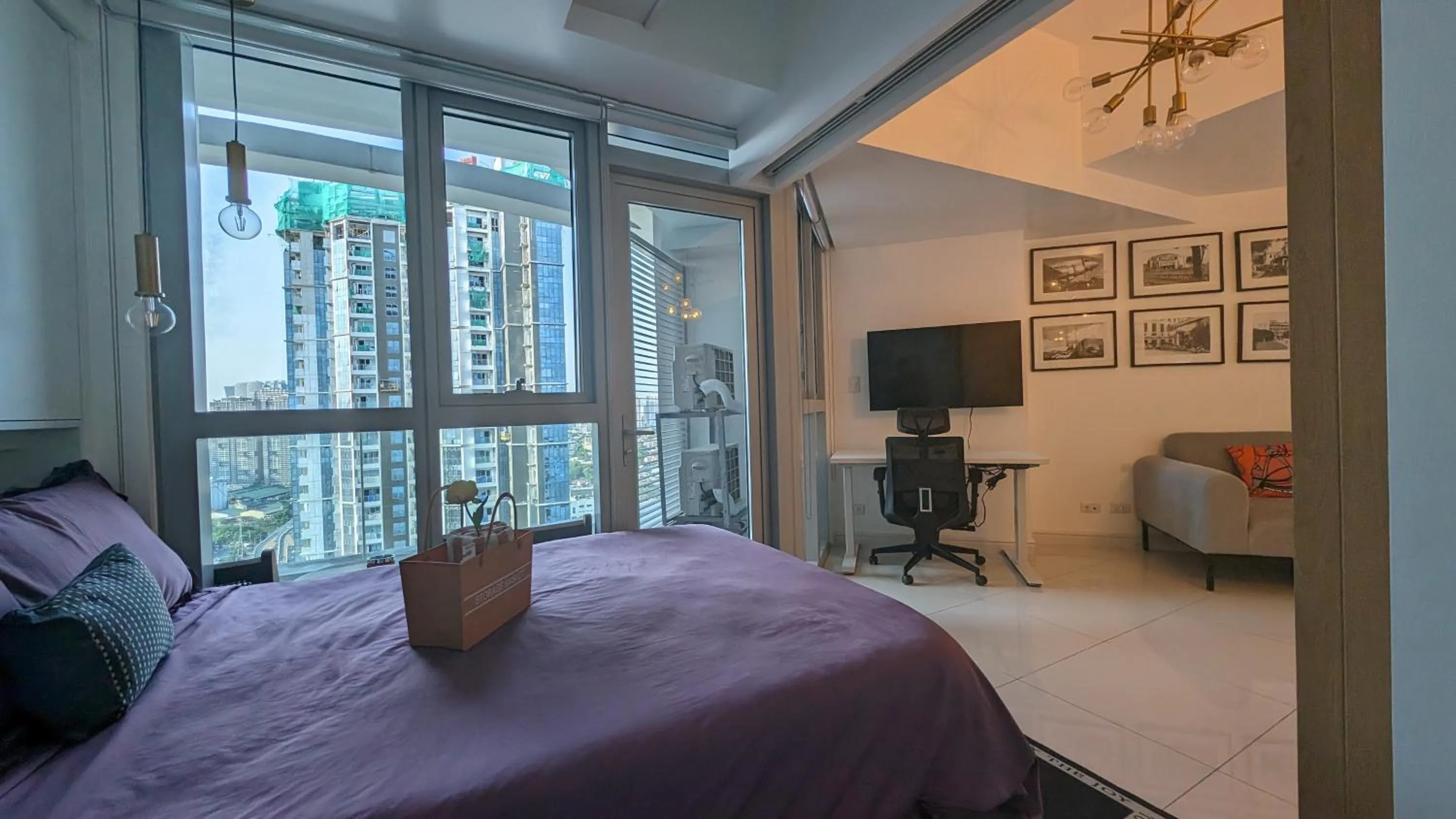Bed in EG Private House -BGC UPTOWN