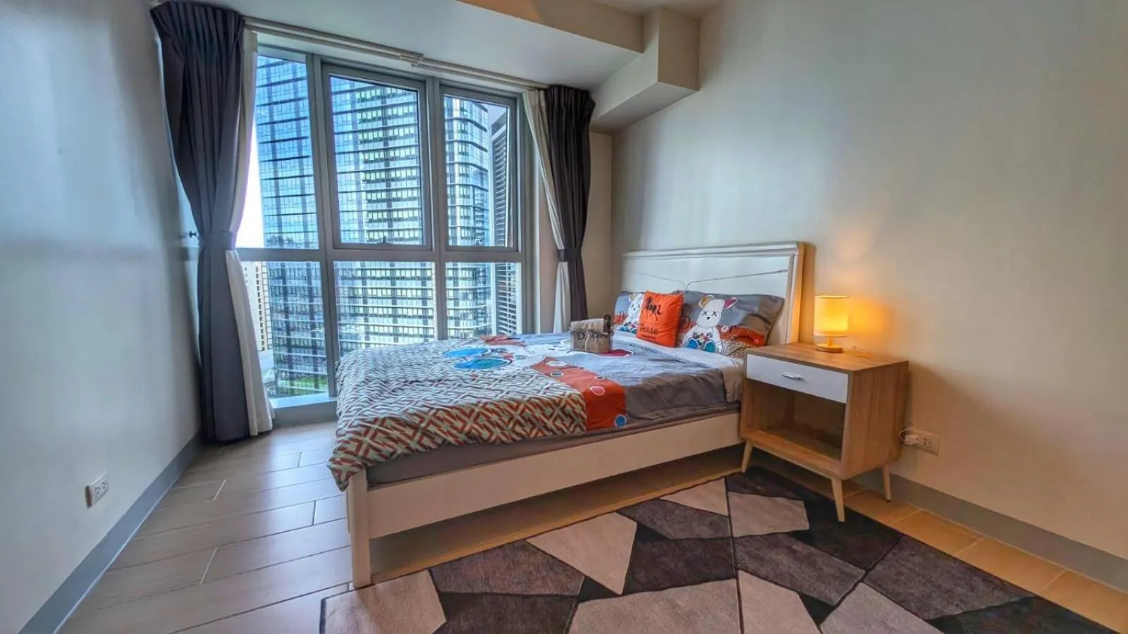 Bed in EG Private House -BGC UPTOWN