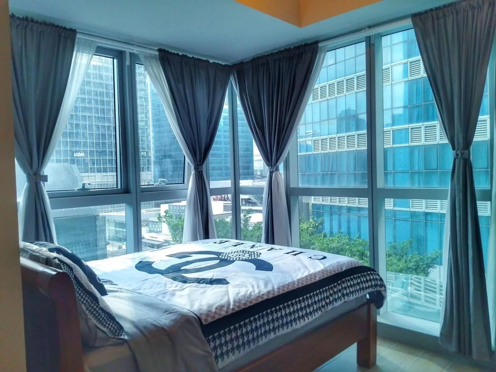 Bed in EG Private House -BGC UPTOWN