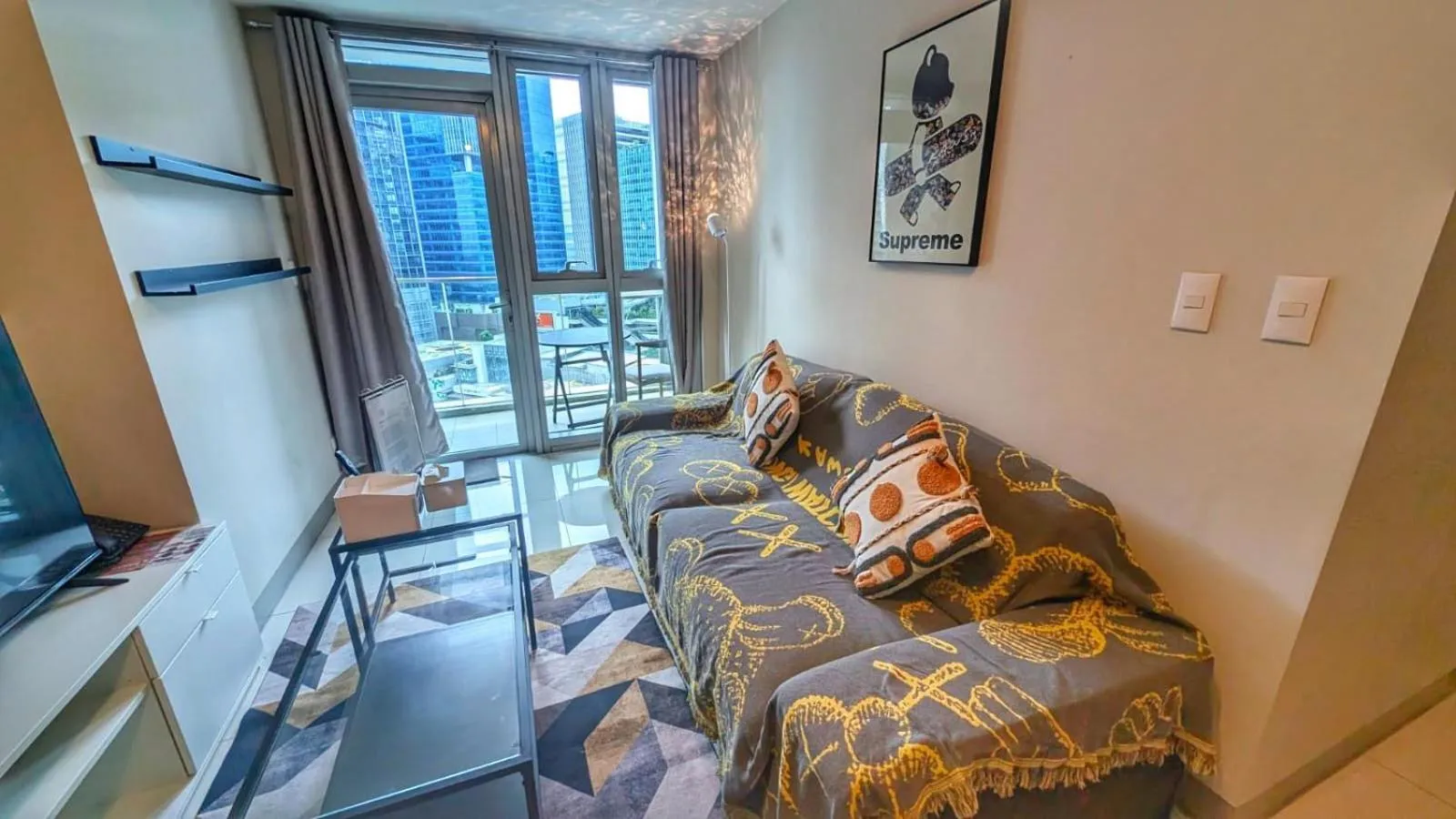 Bed in EG Private House -BGC UPTOWN