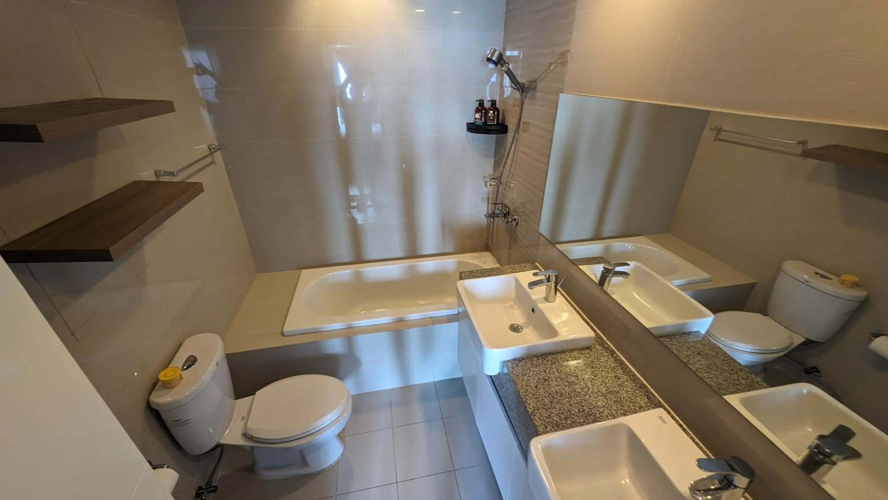 Shower in EG Private House -BGC UPTOWN