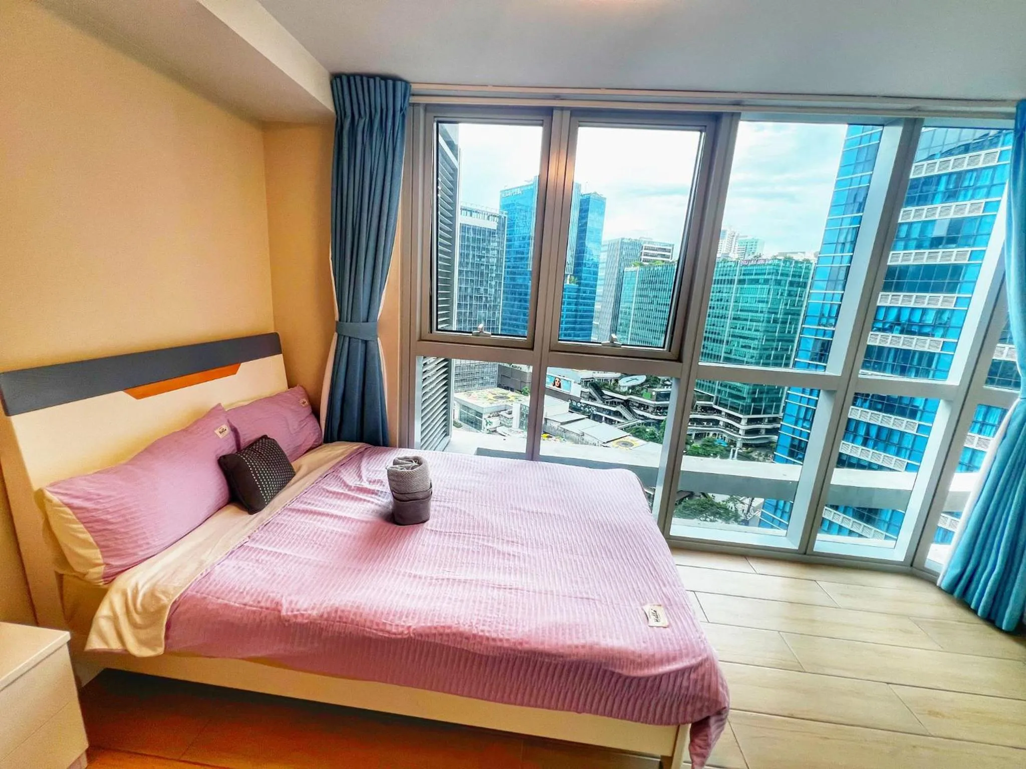 Bed in EG Private House -BGC UPTOWN