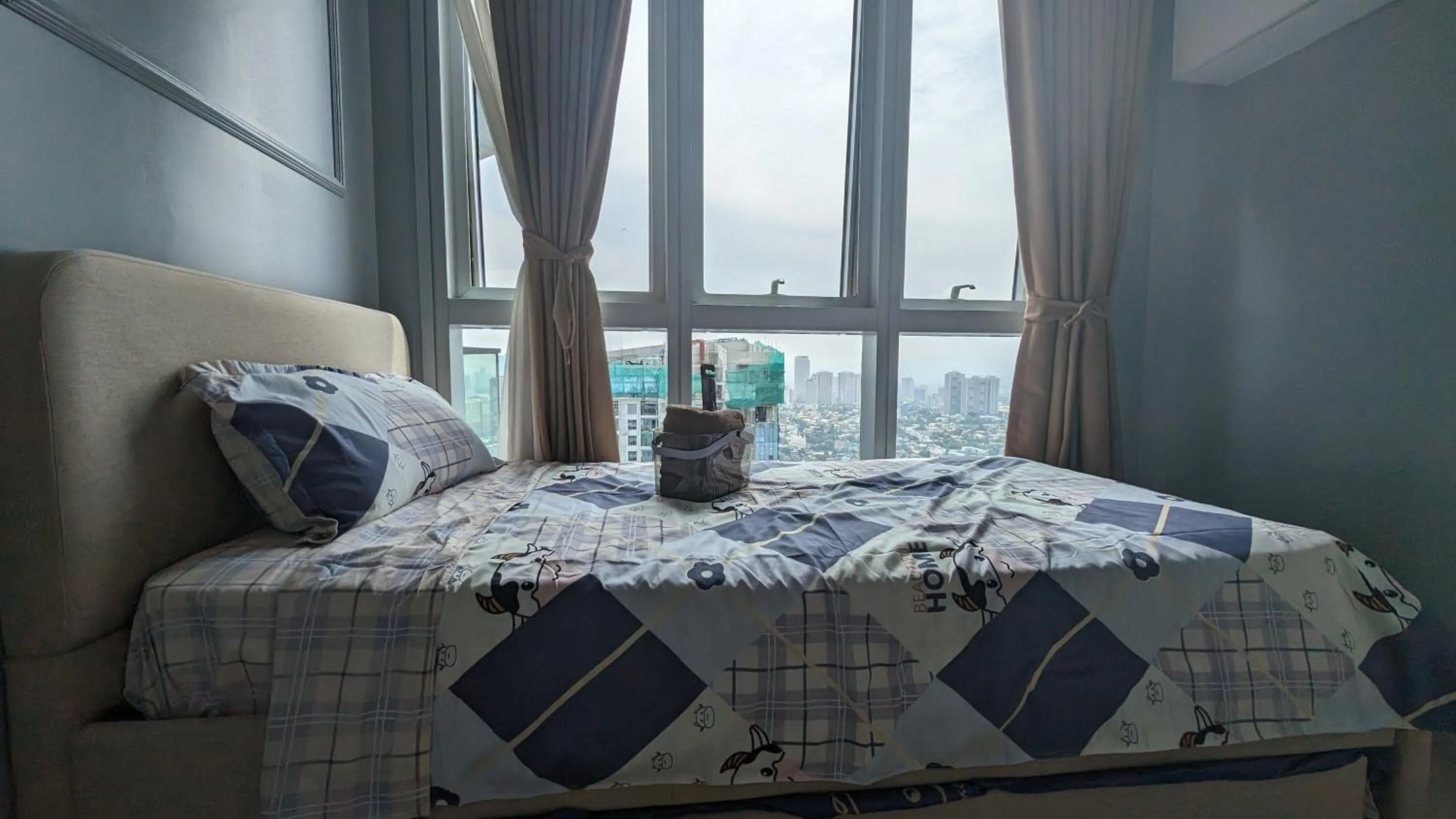 Bed in EG Private House -BGC UPTOWN