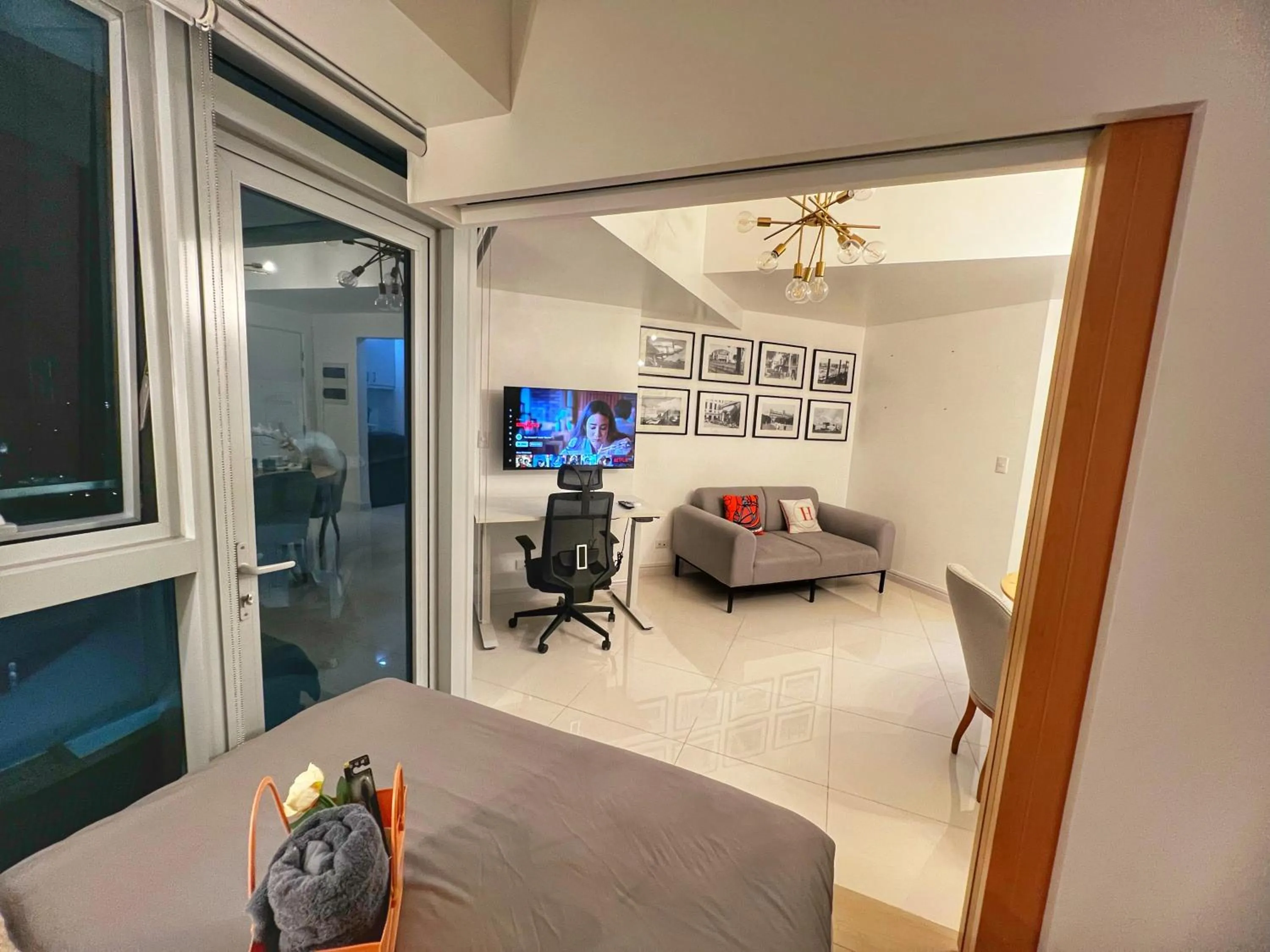 Bed in EG Private House -BGC UPTOWN