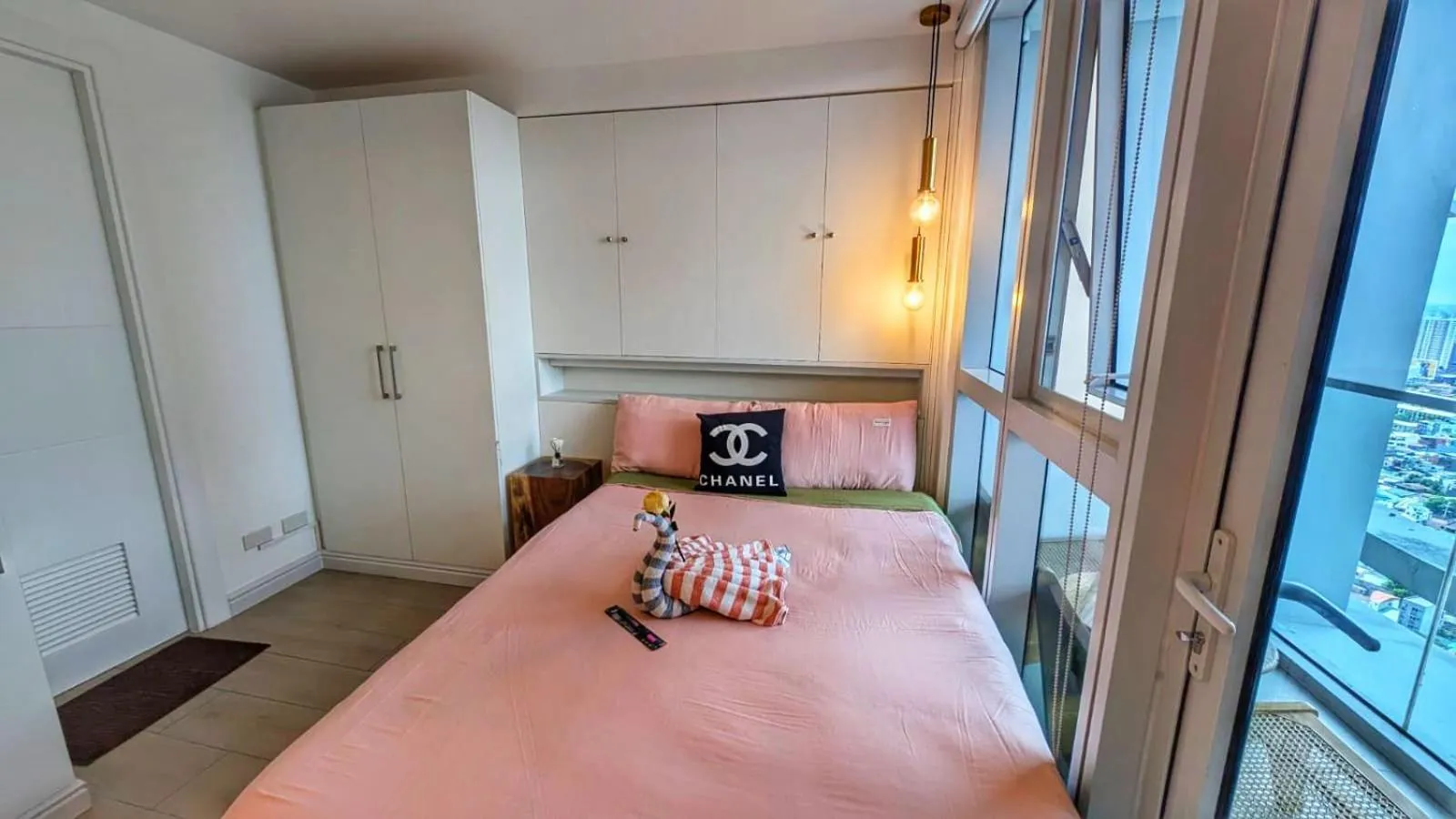 Bed in EG Private House -BGC UPTOWN