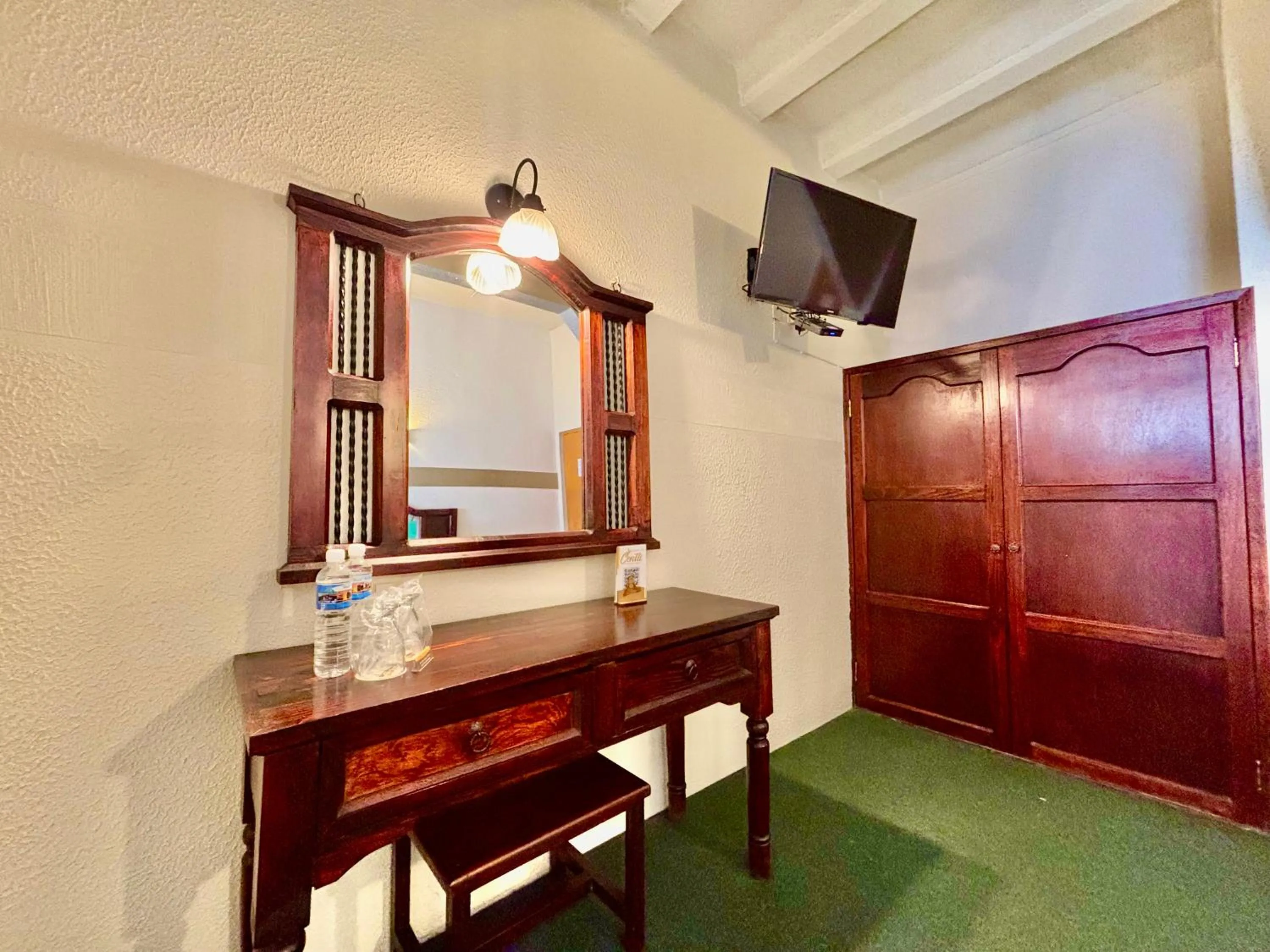 TV and multimedia in Hotel Alifer