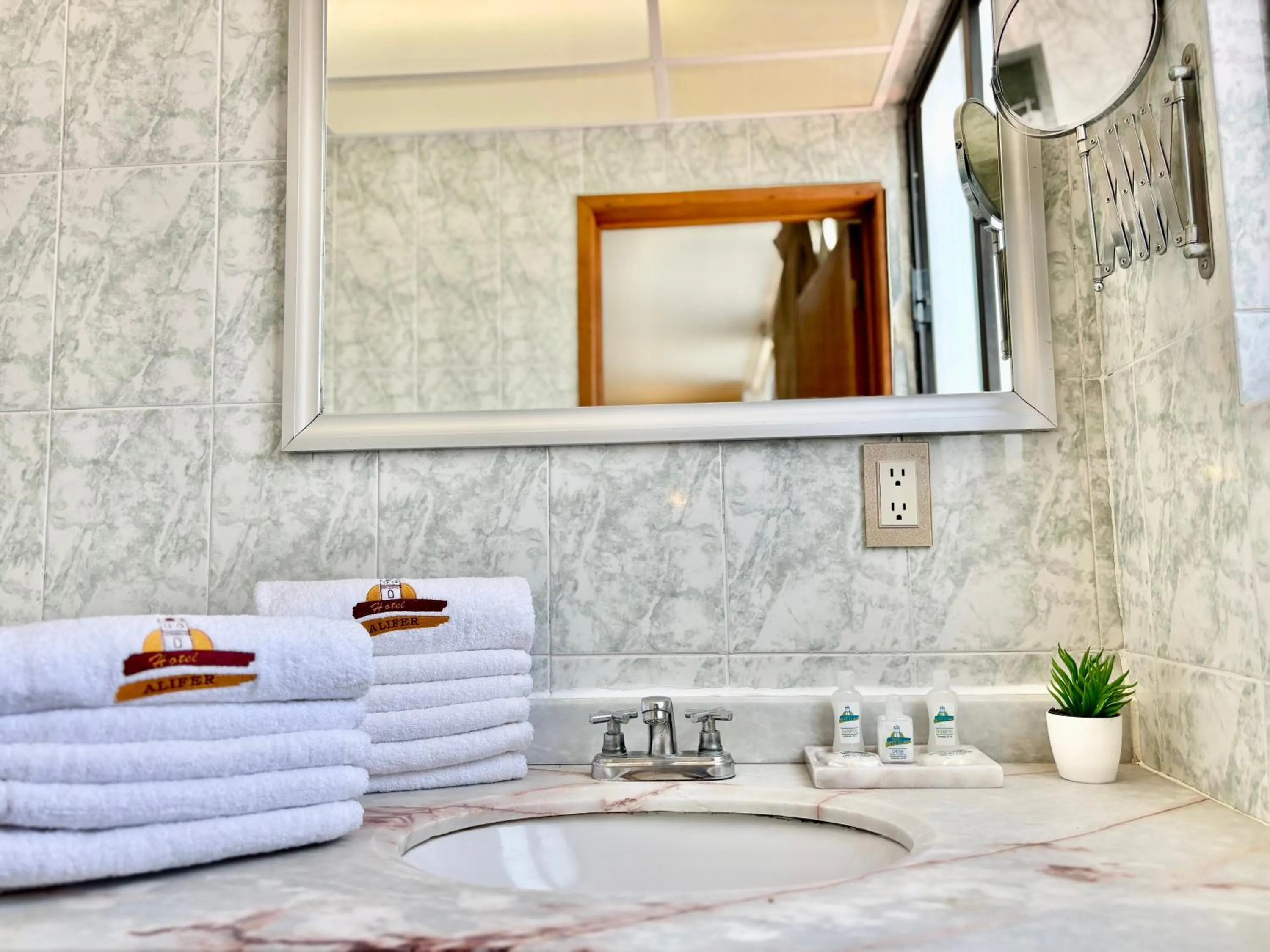 Bathroom in Hotel Alifer