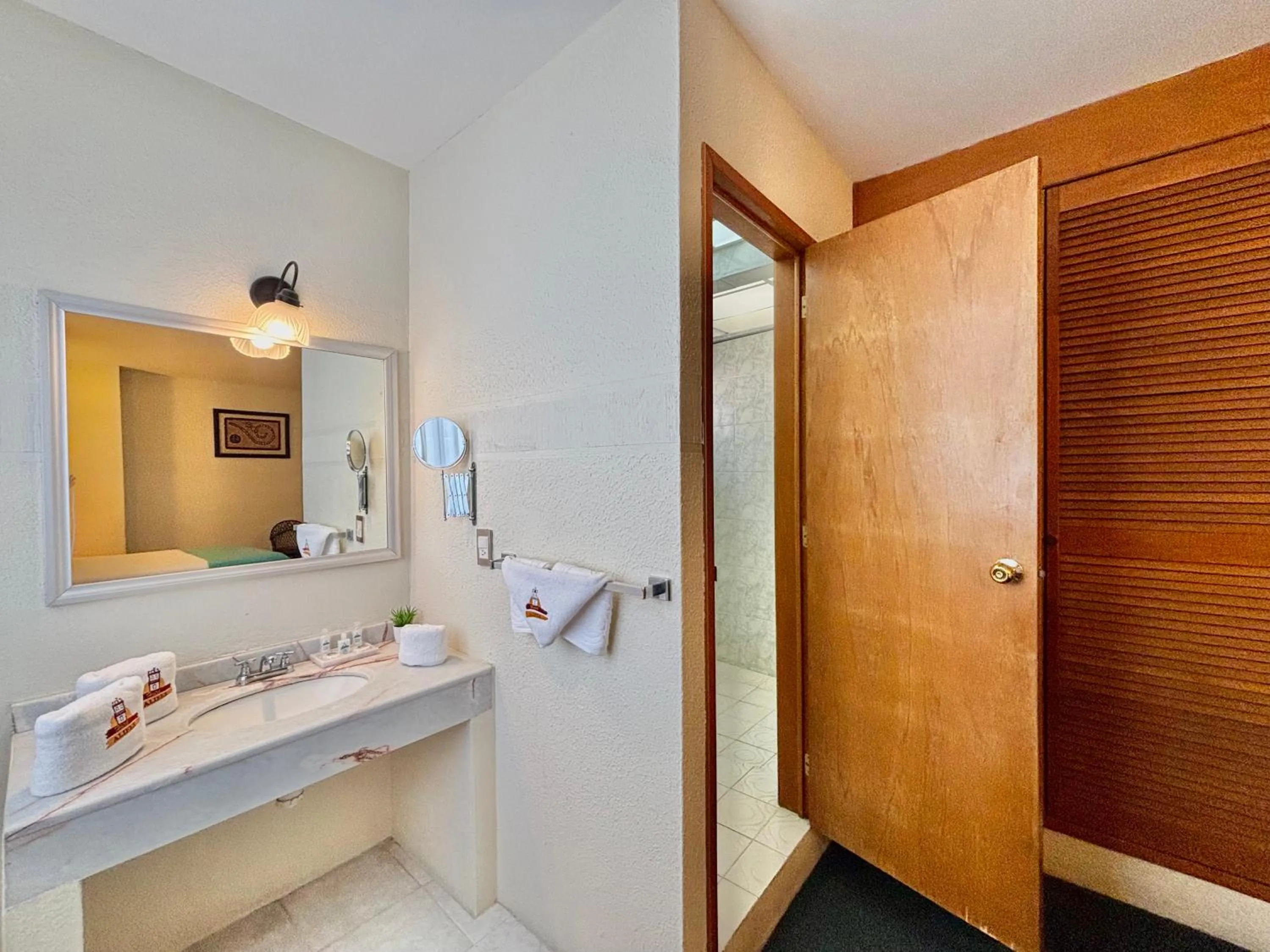 Shower in Hotel Alifer
