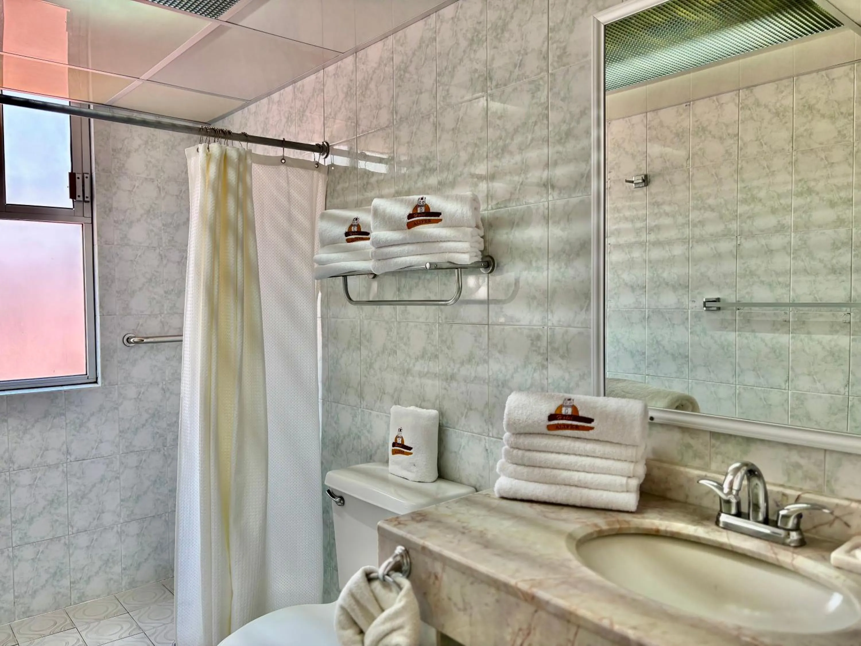 Shower in Hotel Alifer