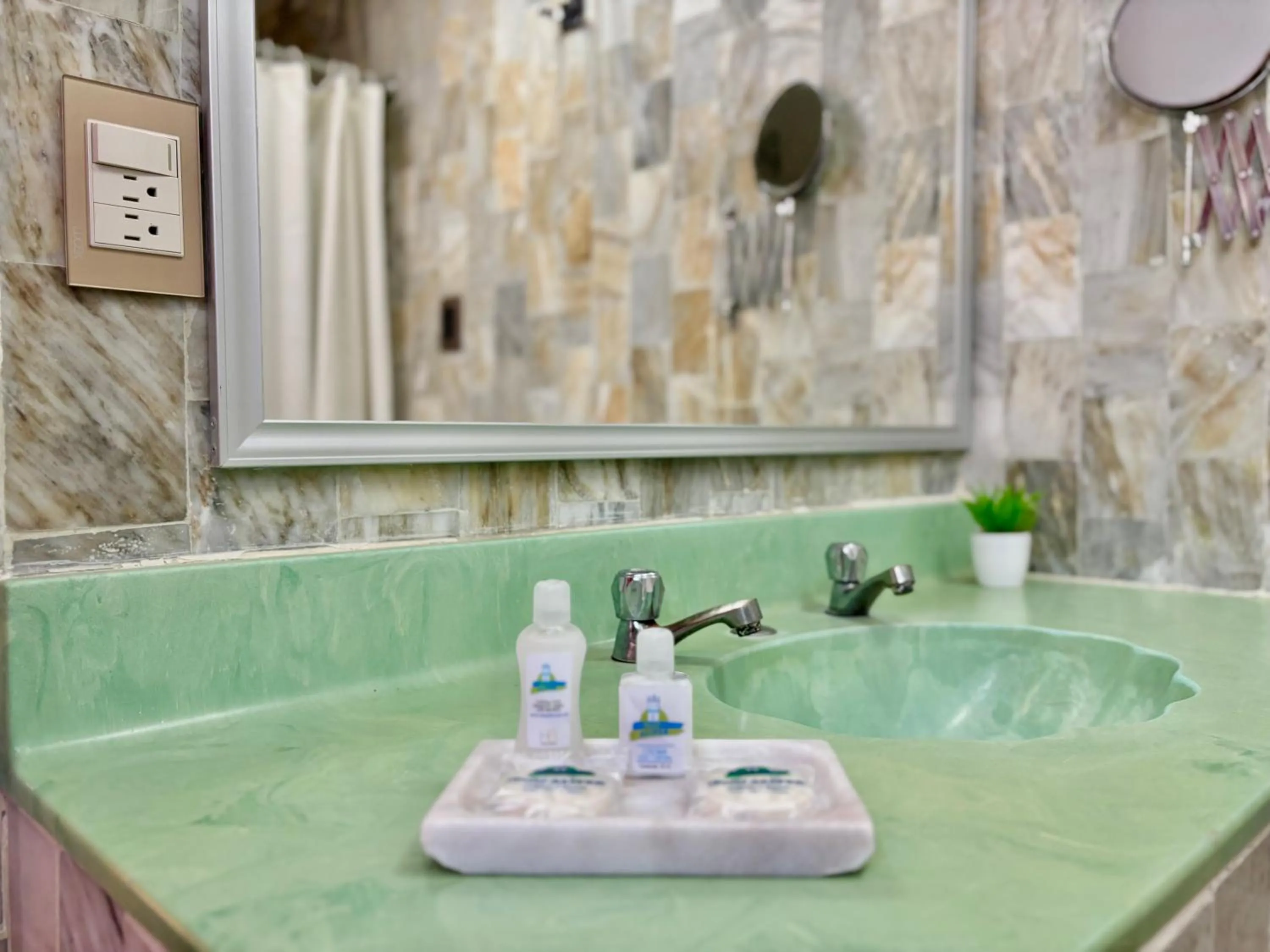 Bathroom in Hotel Alifer