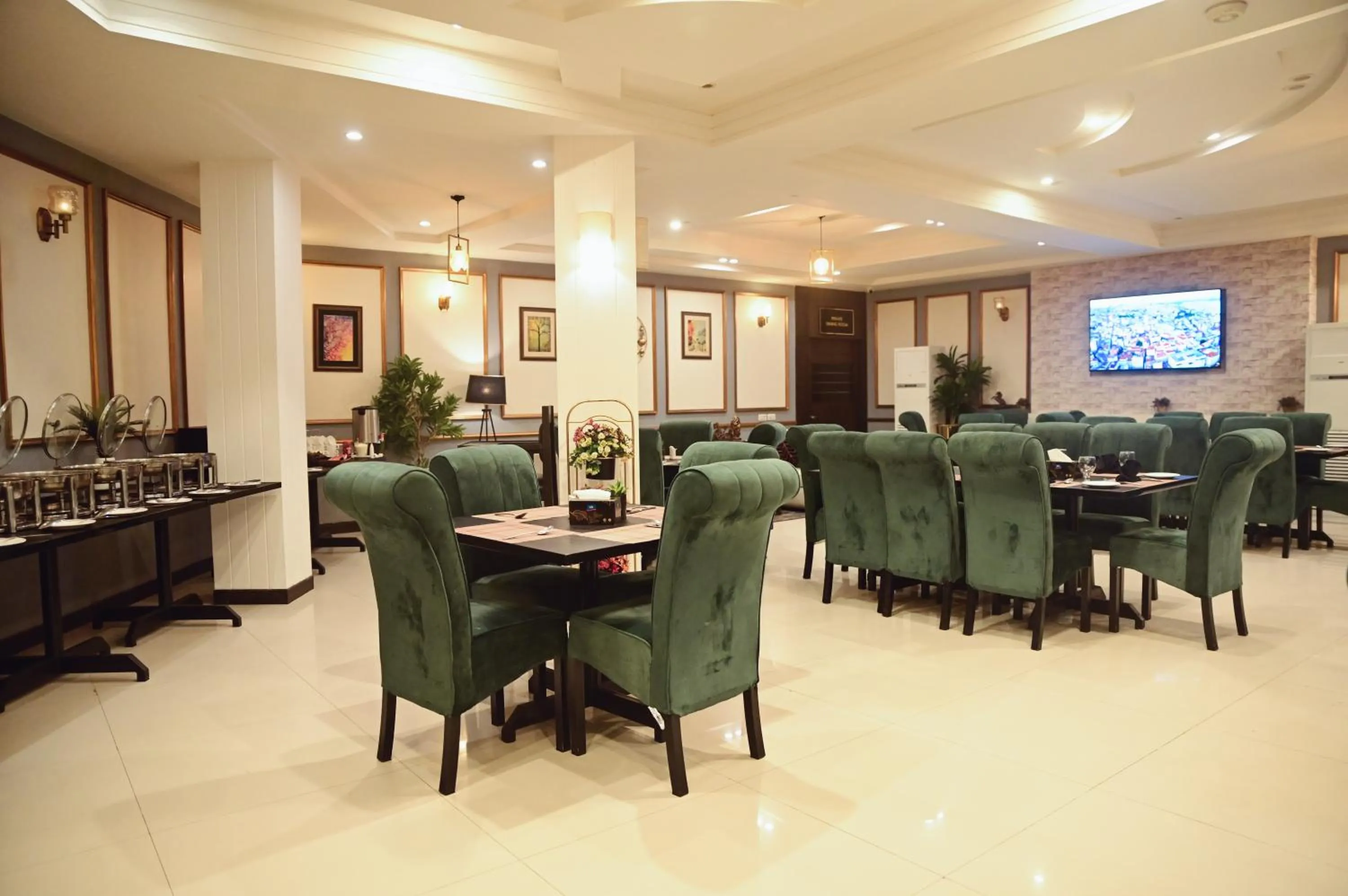 Restaurant/places to eat in Best Western Faisalabad