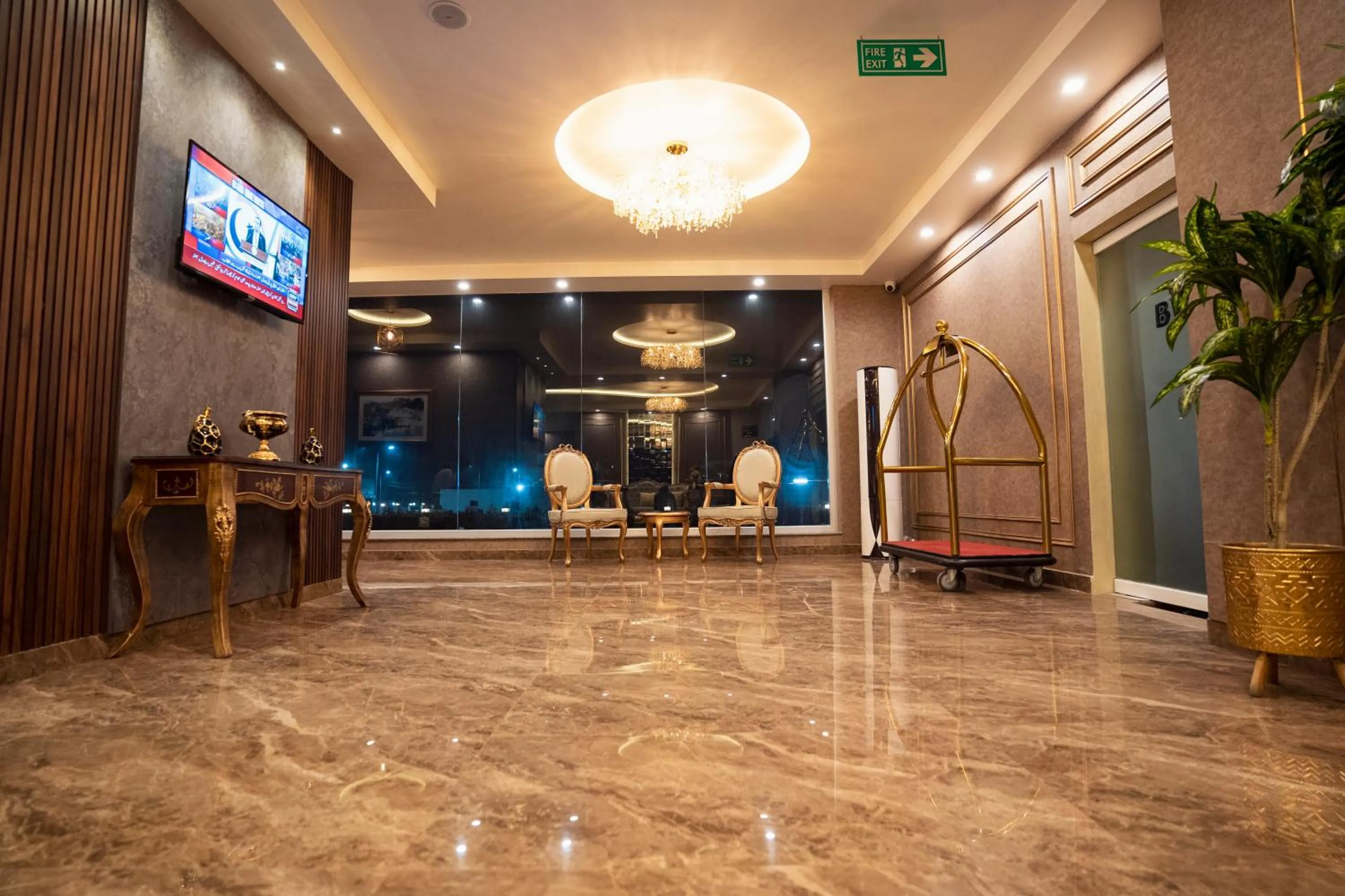 Lobby or reception in Best Western Faisalabad