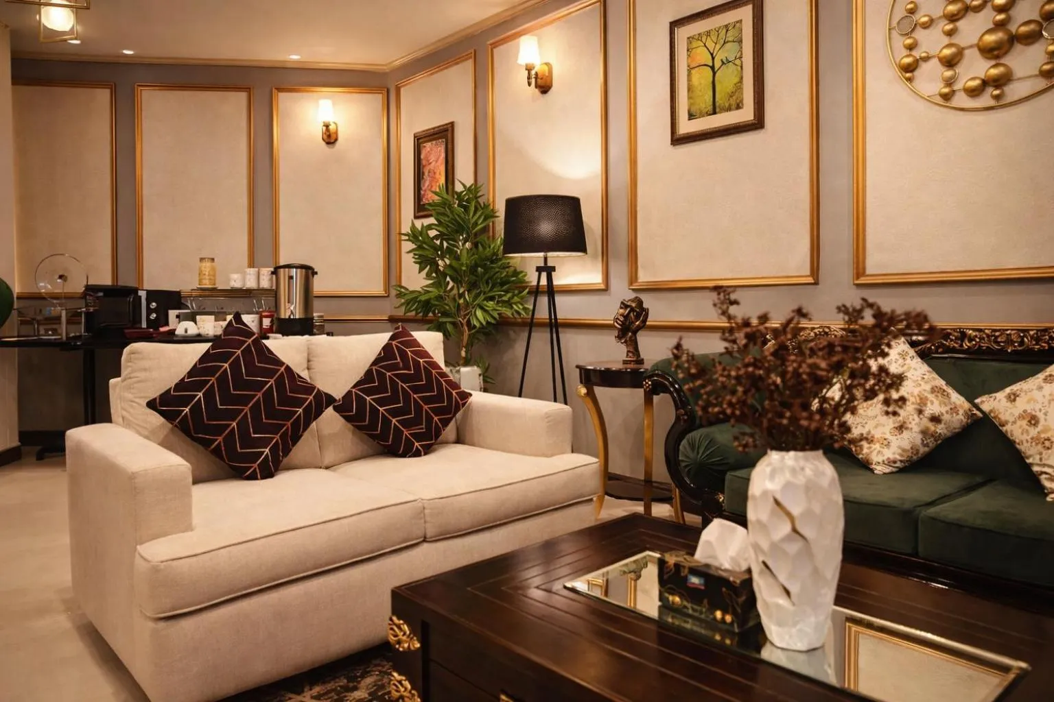 Restaurant/places to eat in Best Western Faisalabad