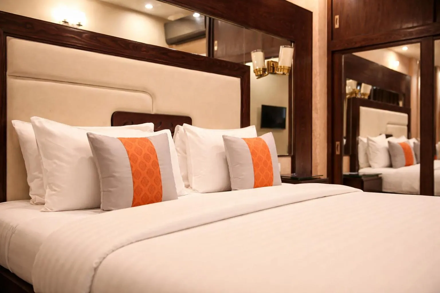 Bed in Best Western Faisalabad