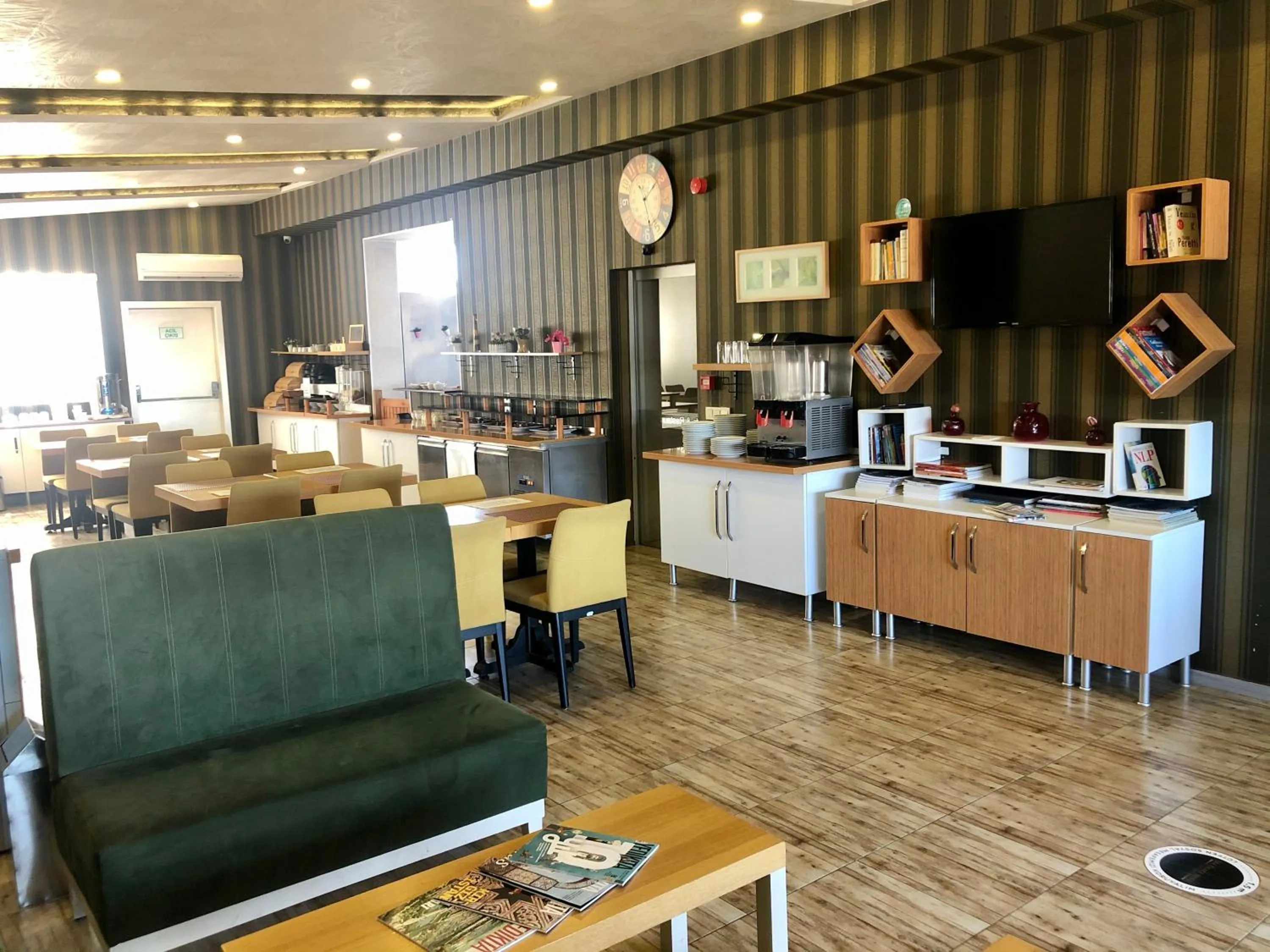 Restaurant/places to eat in Era Palace Hotel