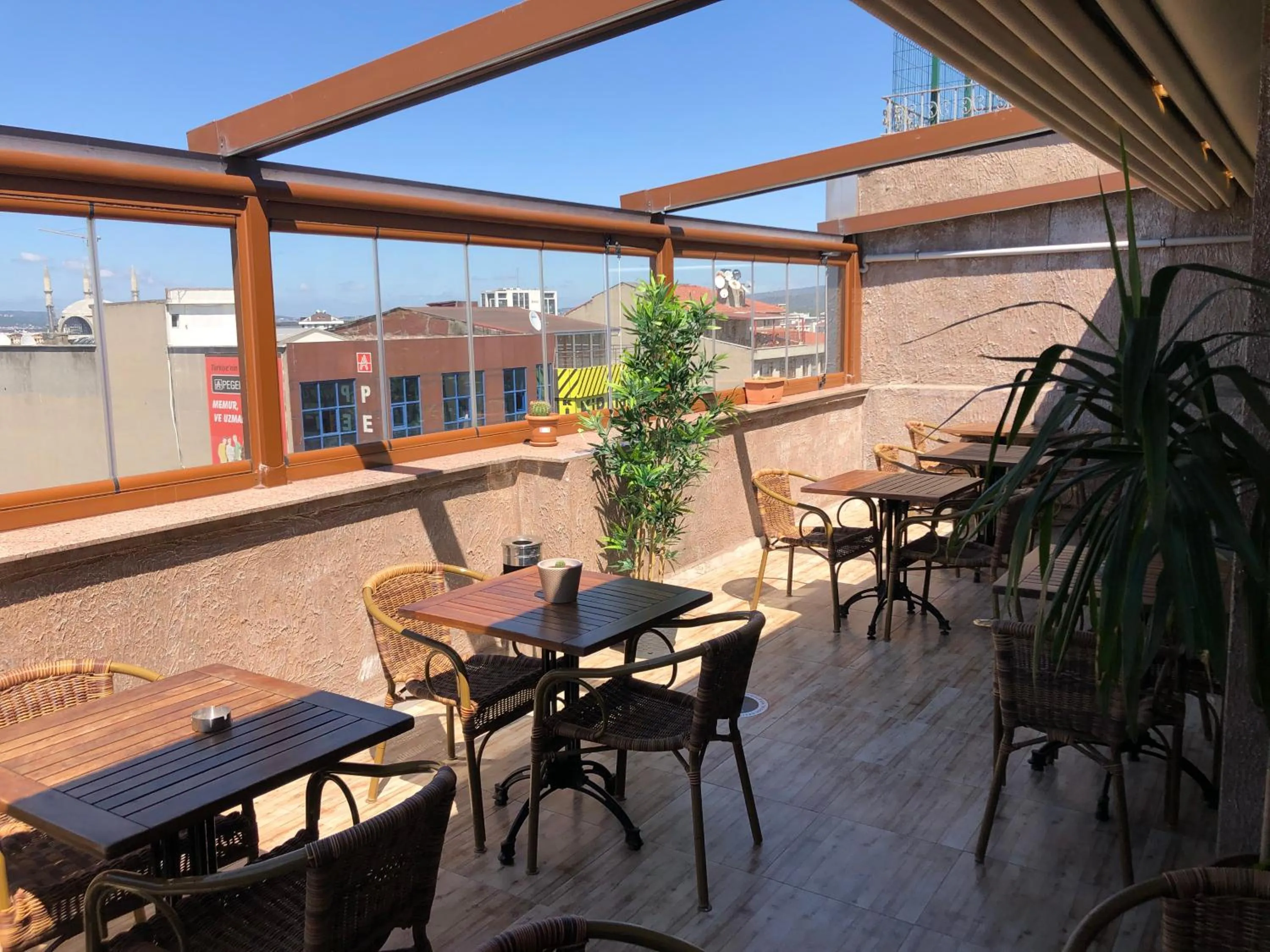 Restaurant/places to eat in Era Palace Hotel