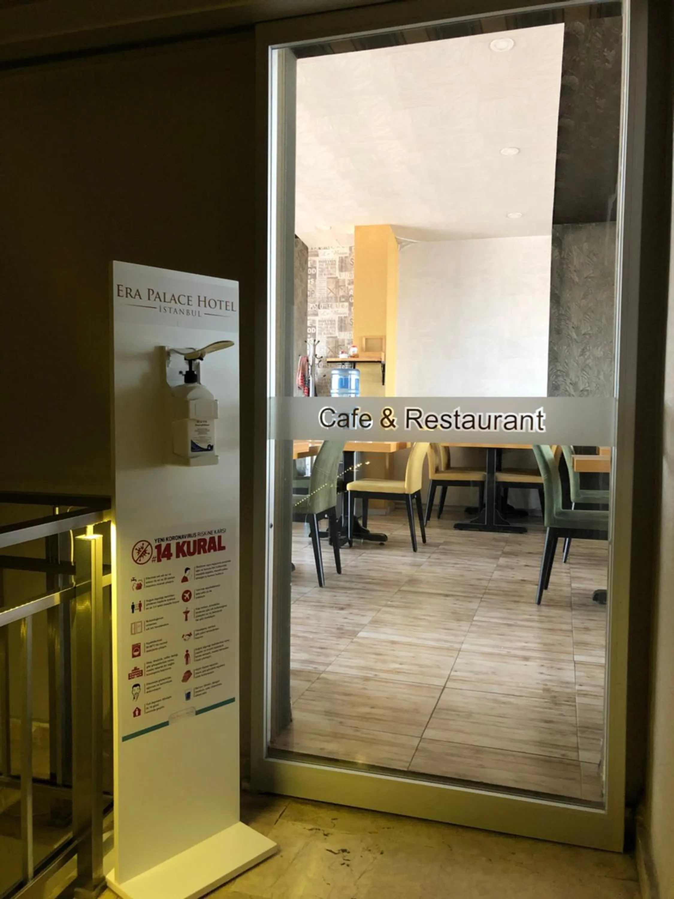 Restaurant/places to eat in Era Palace Hotel