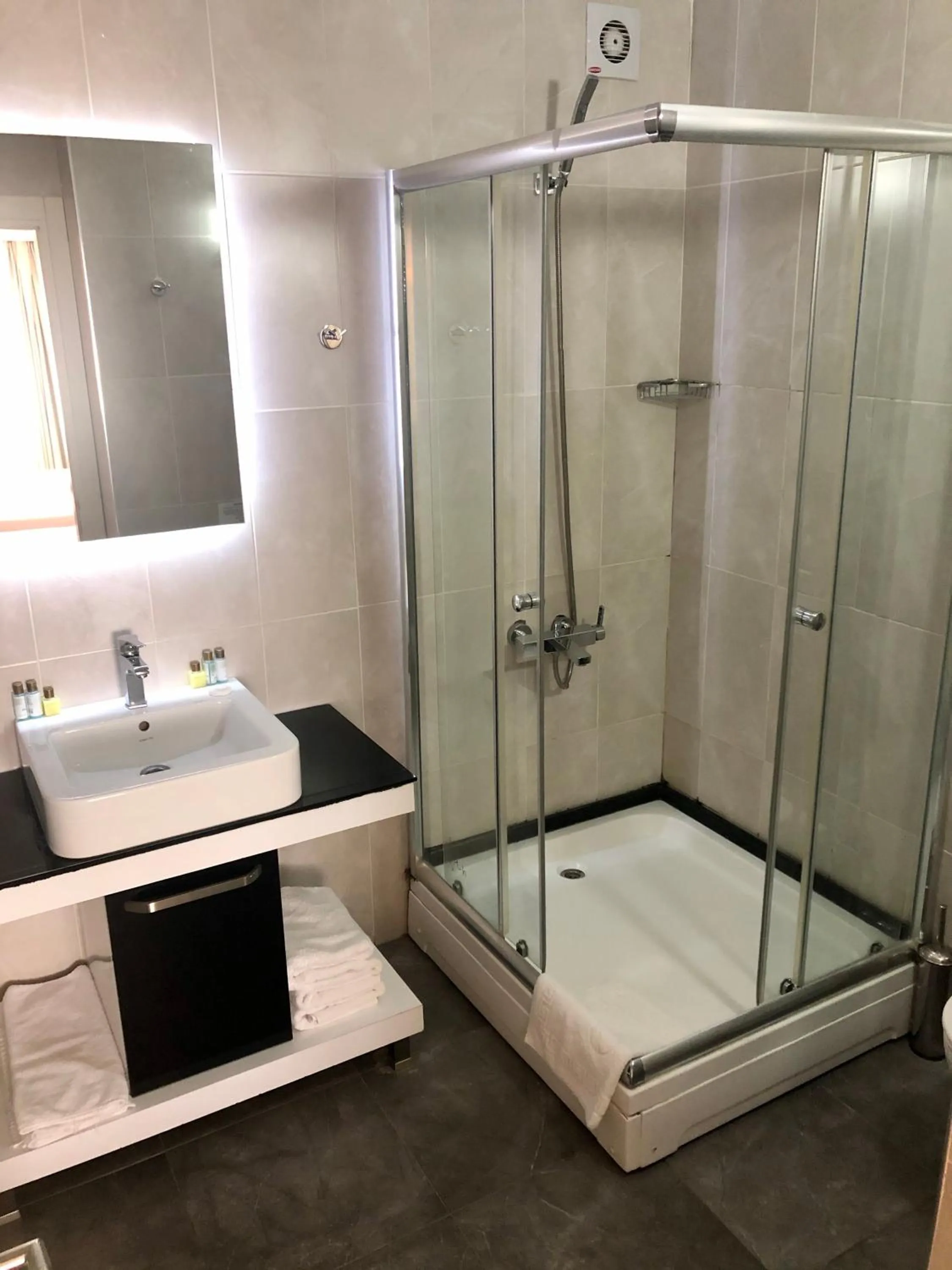 Bathroom in Era Palace Hotel