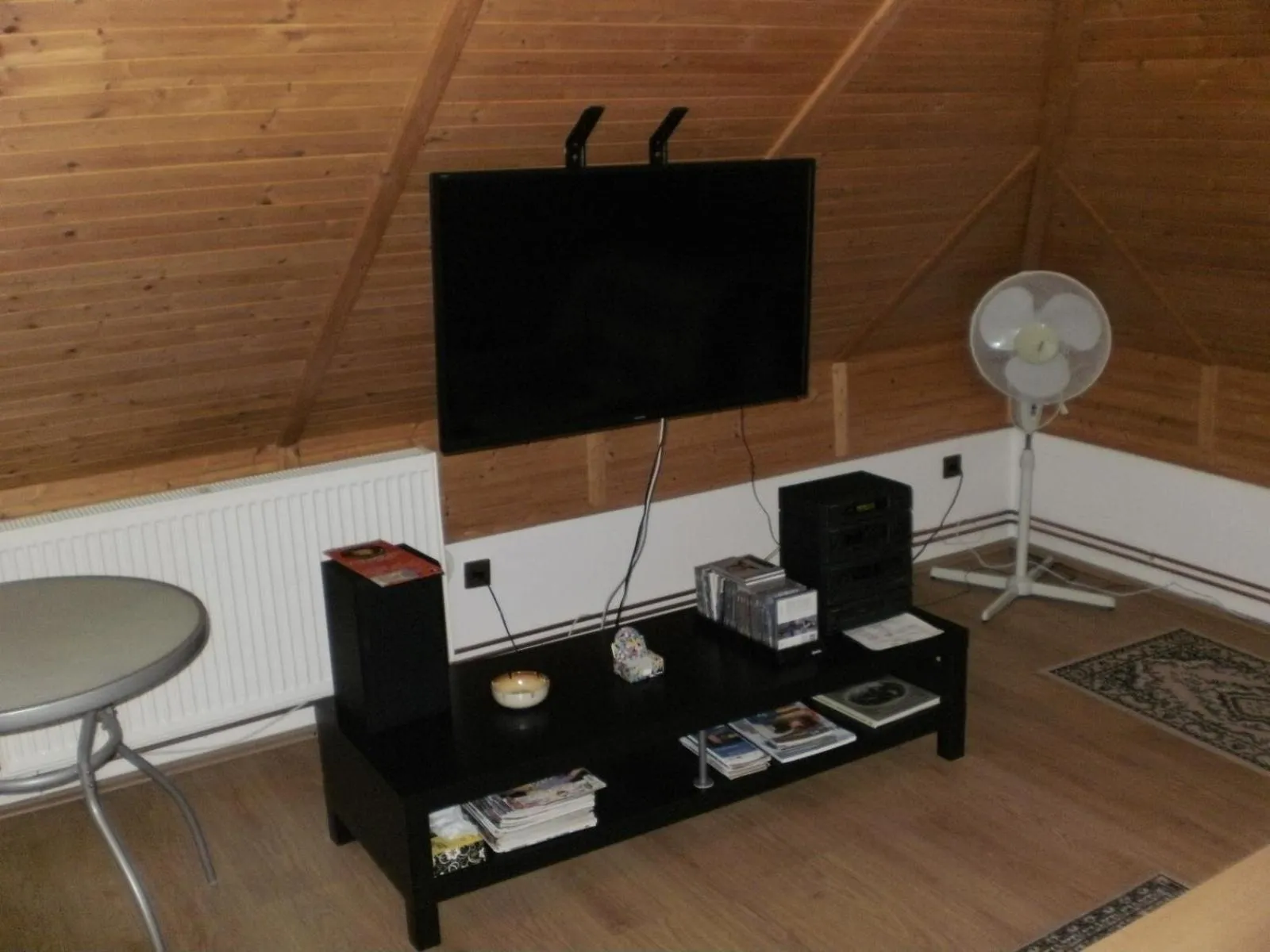 Communal lounge/ TV room in Privat Buk 100