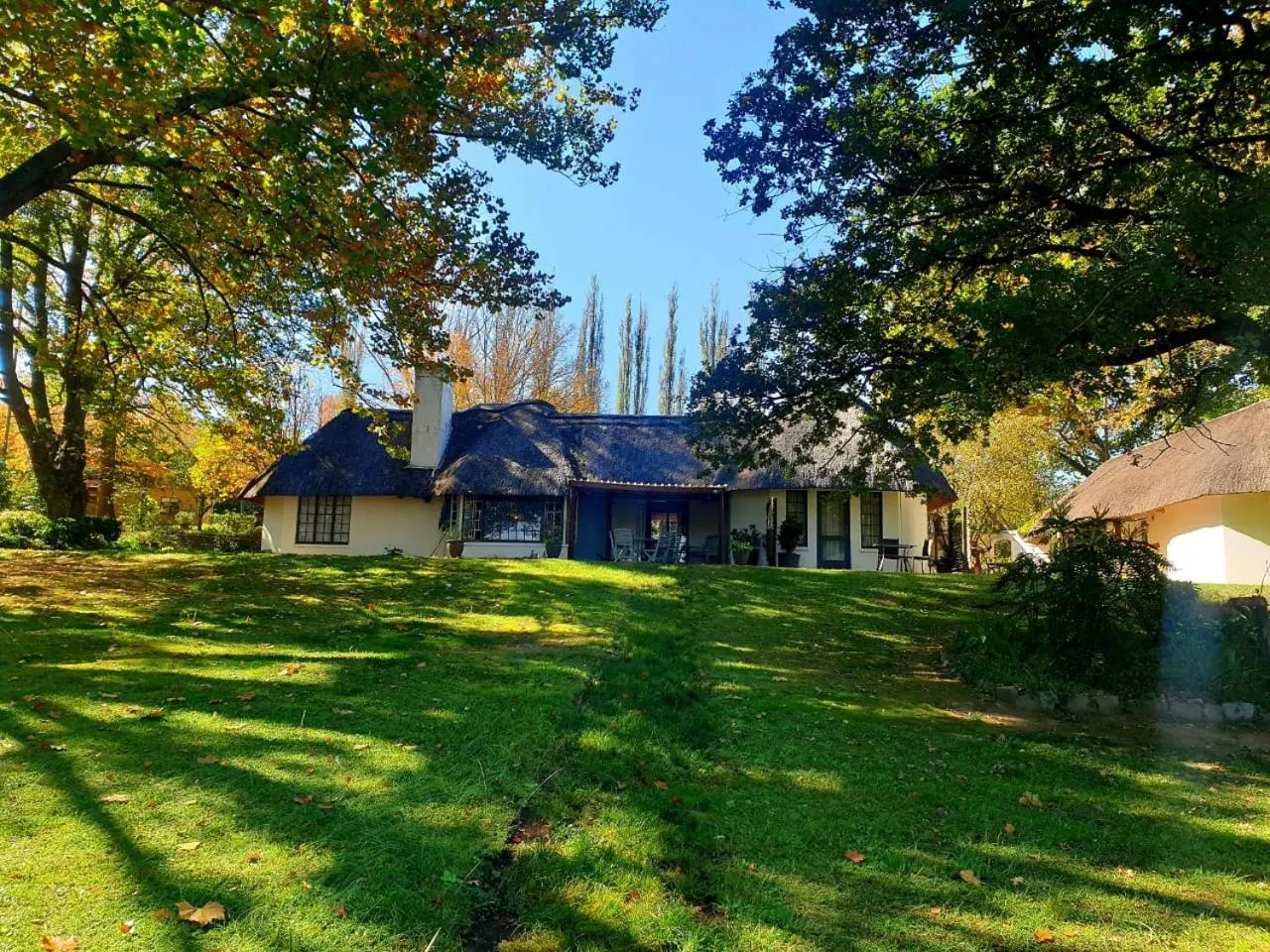 Property building in Waterford Manor