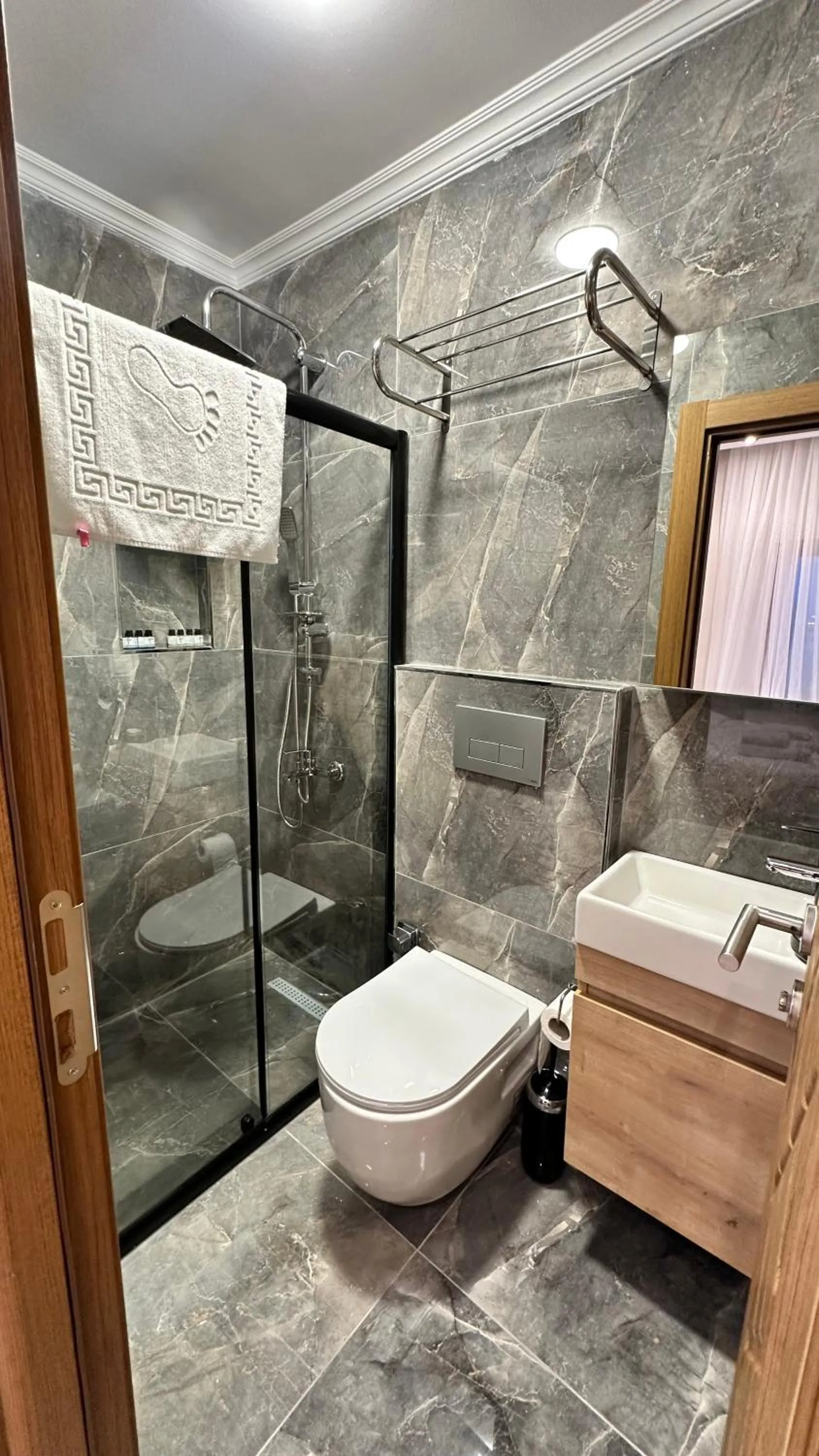 Shower in Mamma Marya Hotel