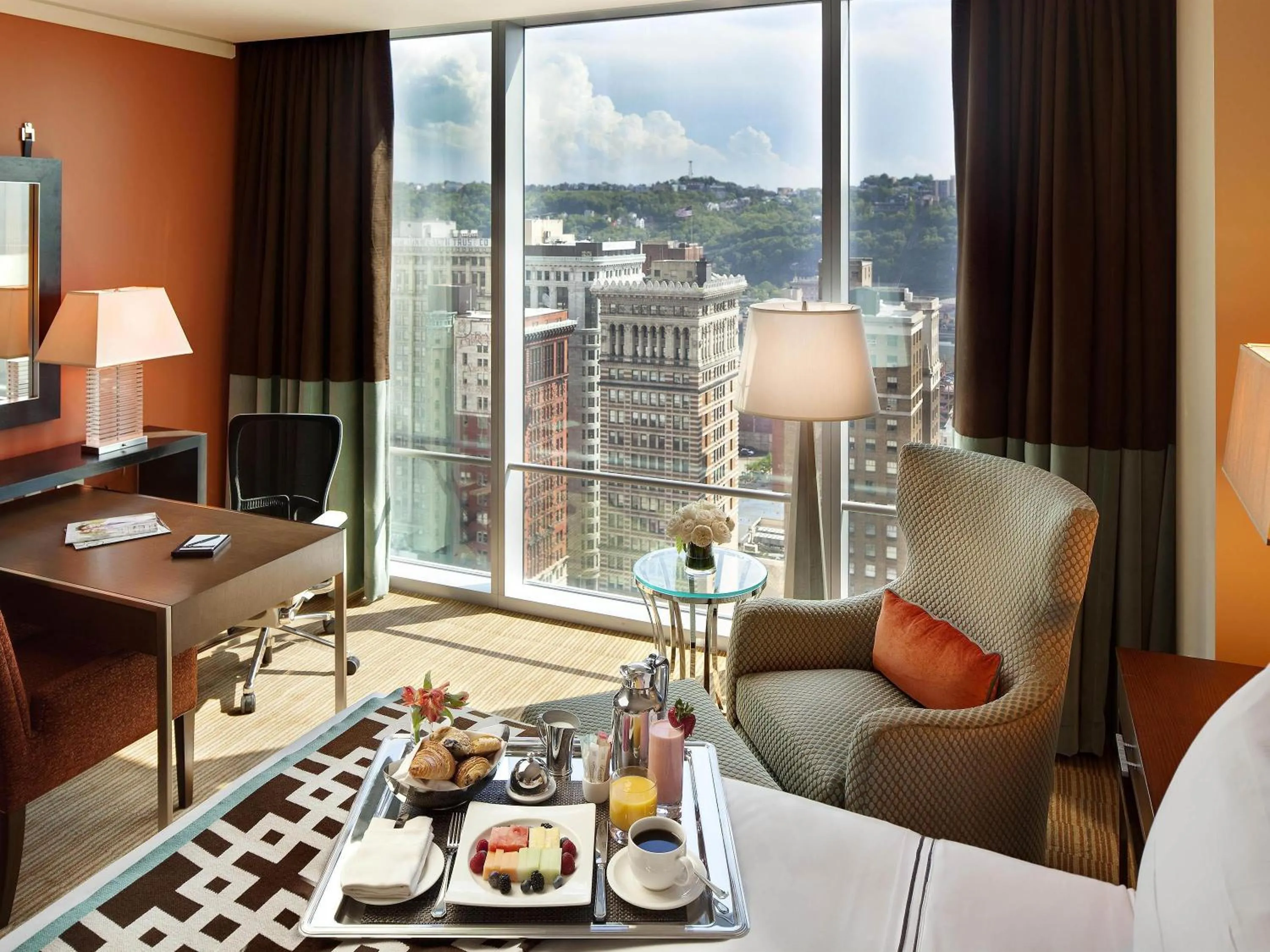 Bedroom in Fairmont Pittsburgh