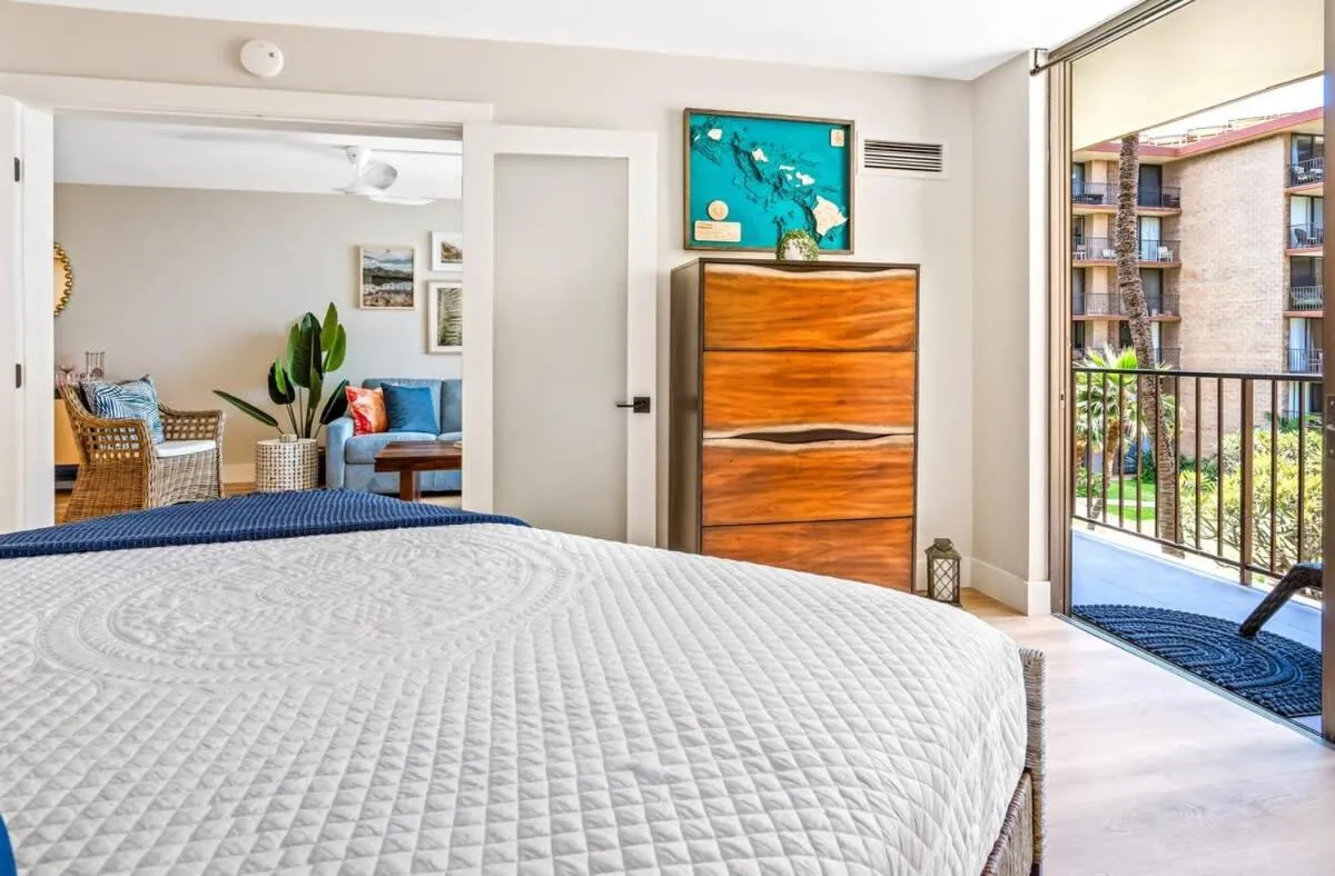 Bed in Oceanfront Kihei Paradise Vistas