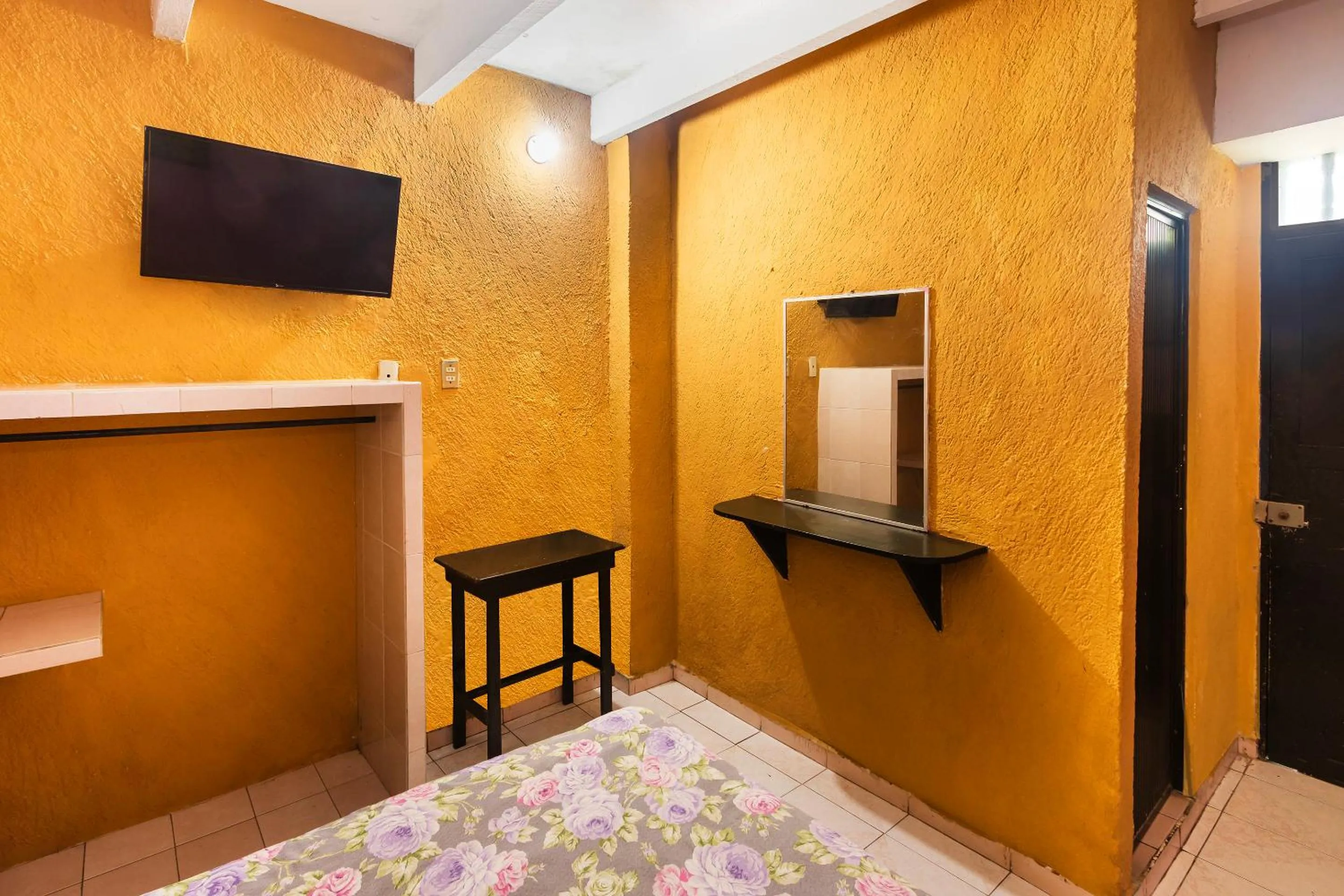 Standard Double Room in OYO Hotel San Martin