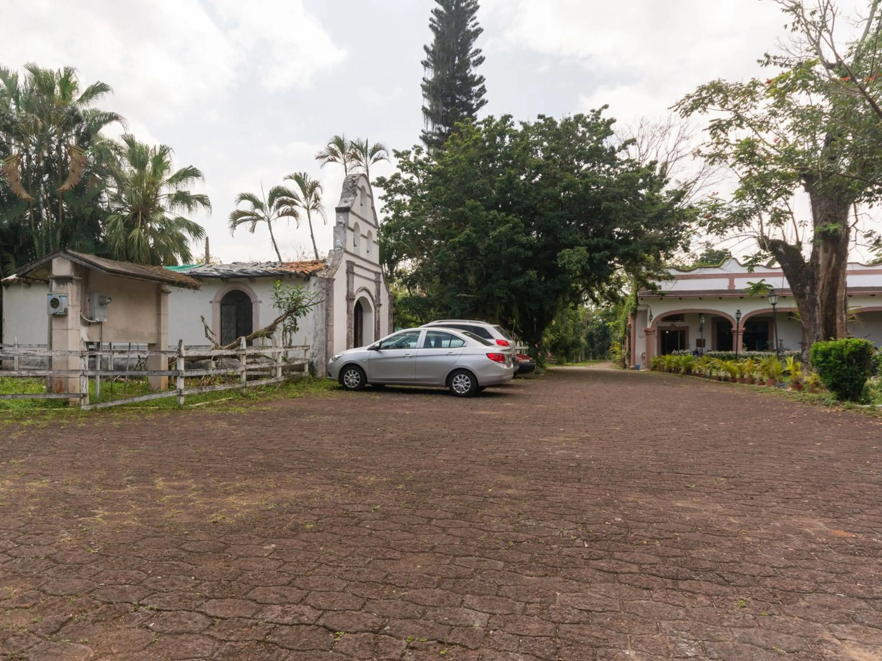 Nearby landmark, Property Building in Rancho Hotel El Carmen