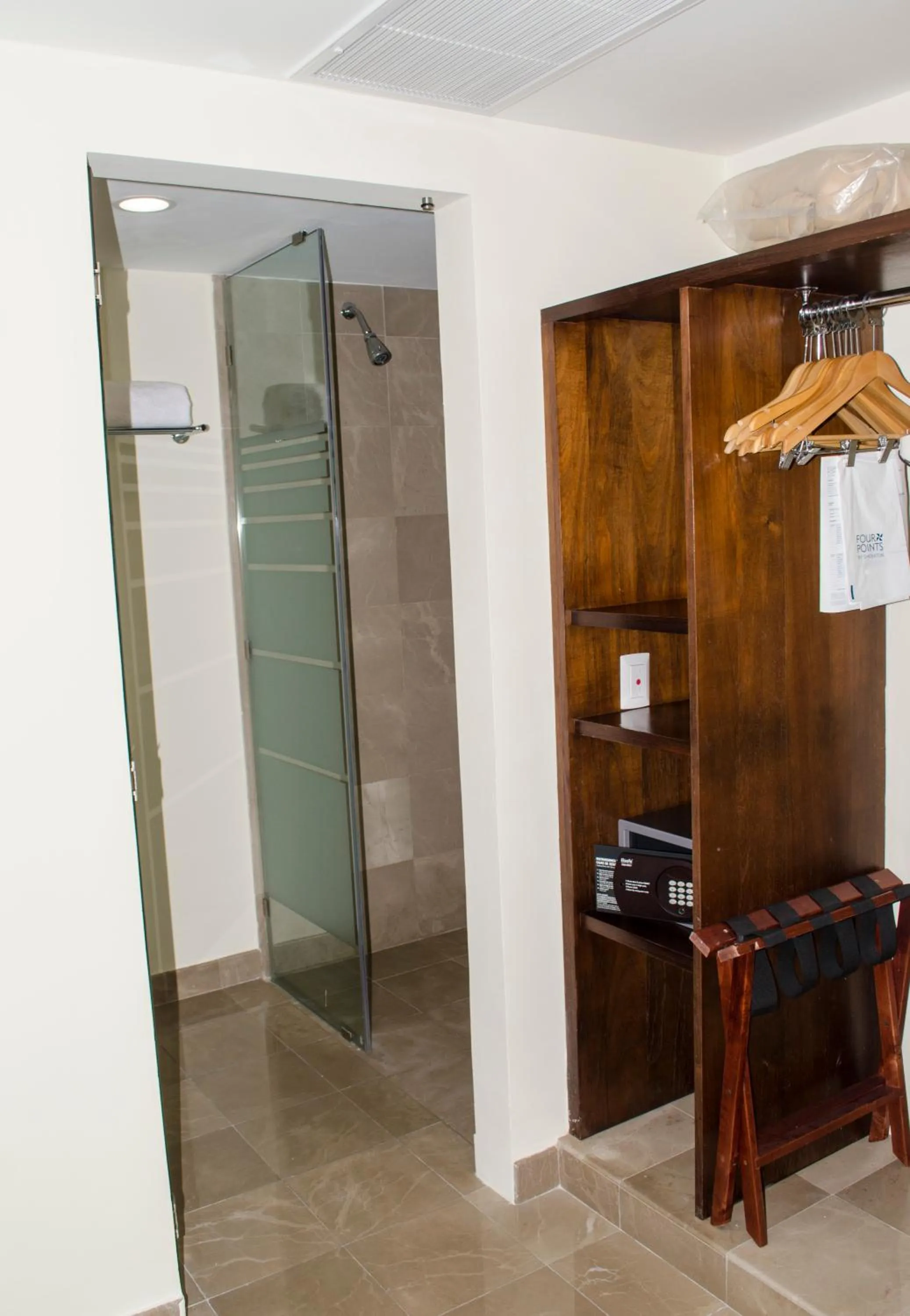 wardrobe in Four Points by Sheraton Veracruz