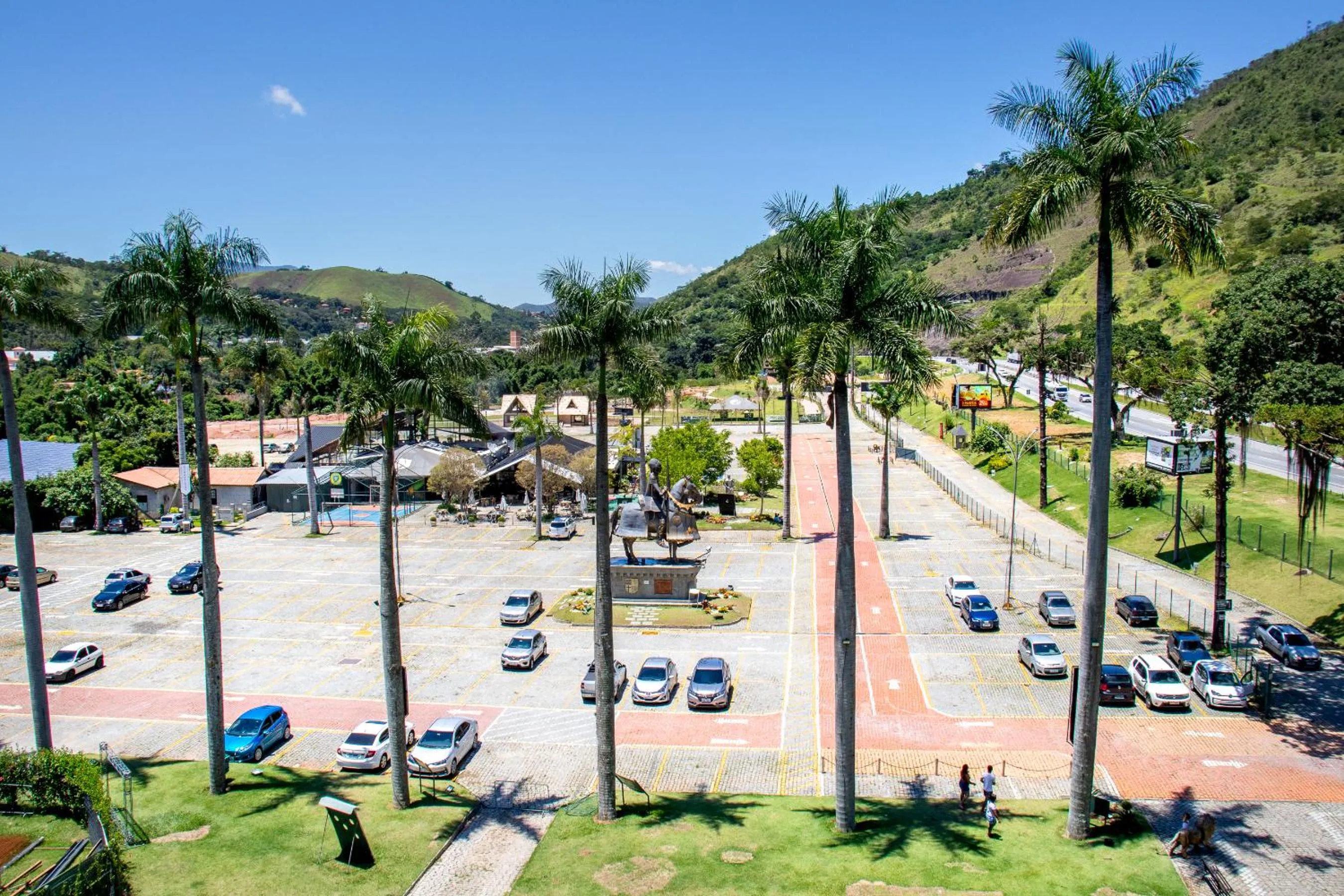 Street view in Castelo de Itaipava - Hotel, Eventos e Gastronomia