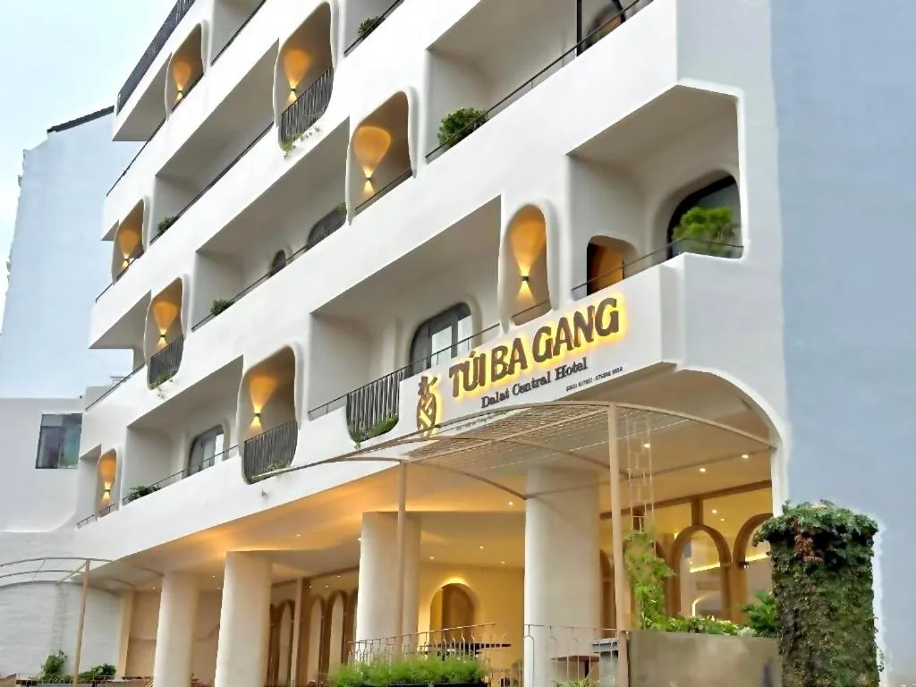 Property building in Túi Ba Gang Central Hotel