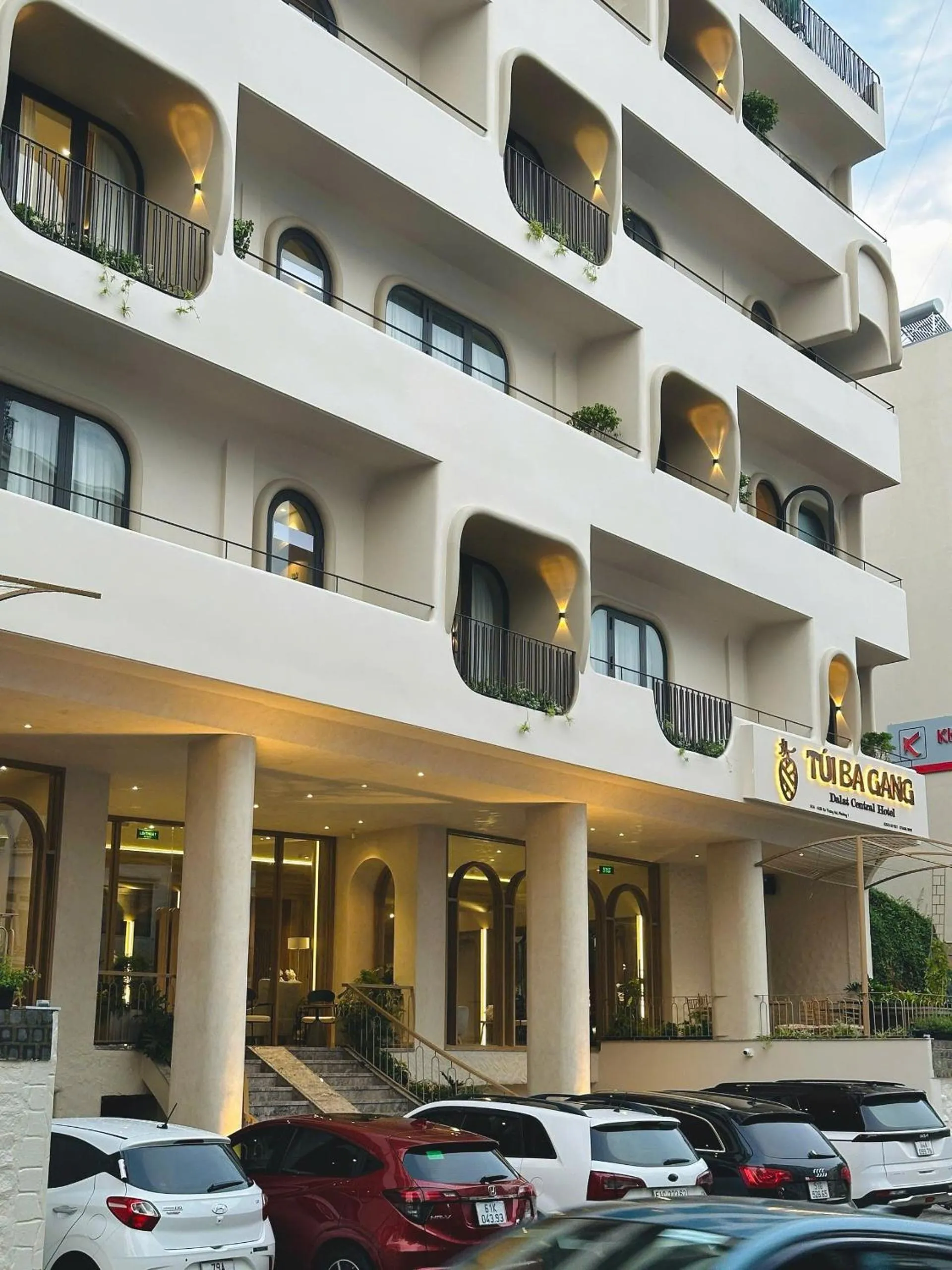 Parking in Túi Ba Gang Central Hotel