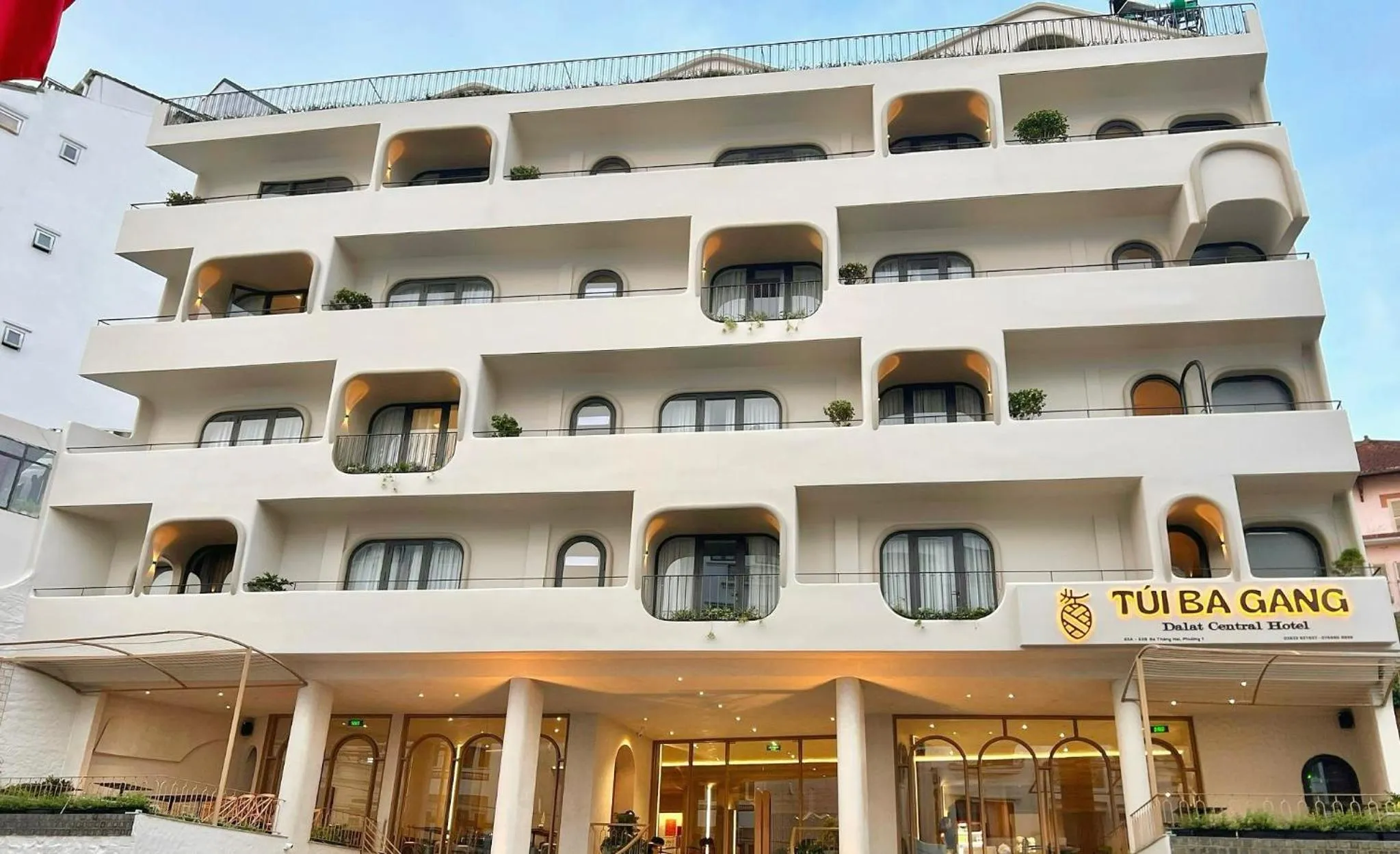 Property building in Túi Ba Gang Central Hotel