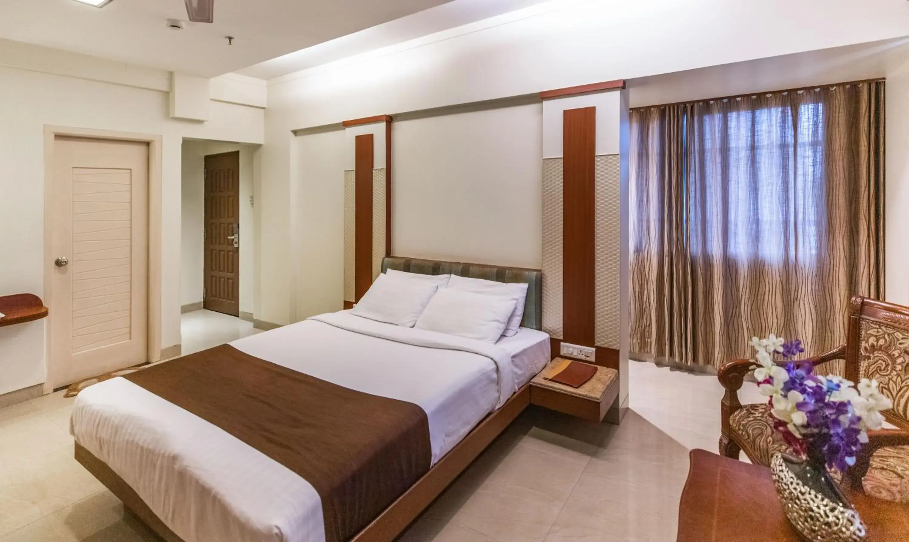 Standard Queen Room in Hotel Seven Heaven Standard Queen Room in Hotel Seven Heaven