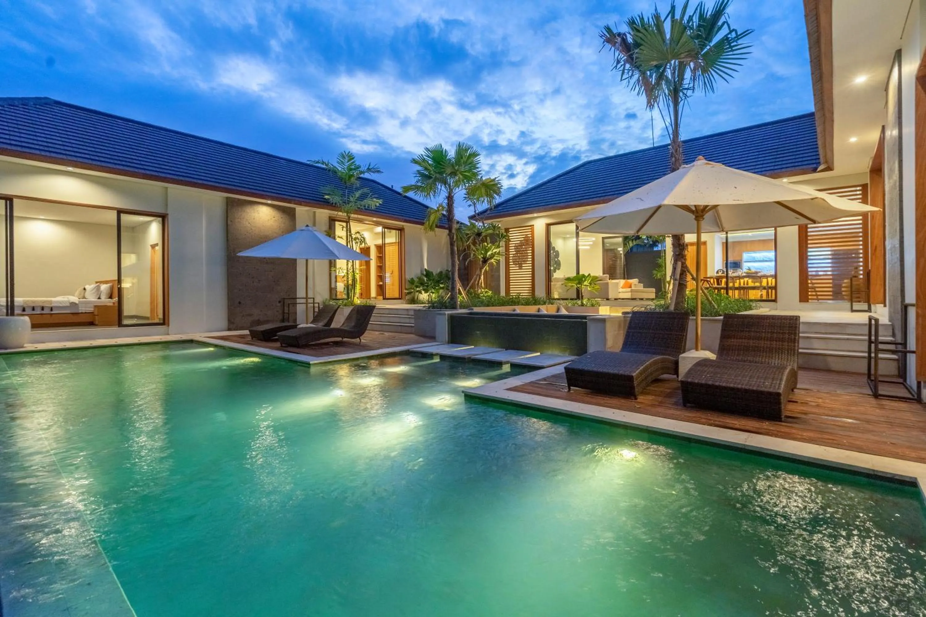 Night in Villa Talun by GORO