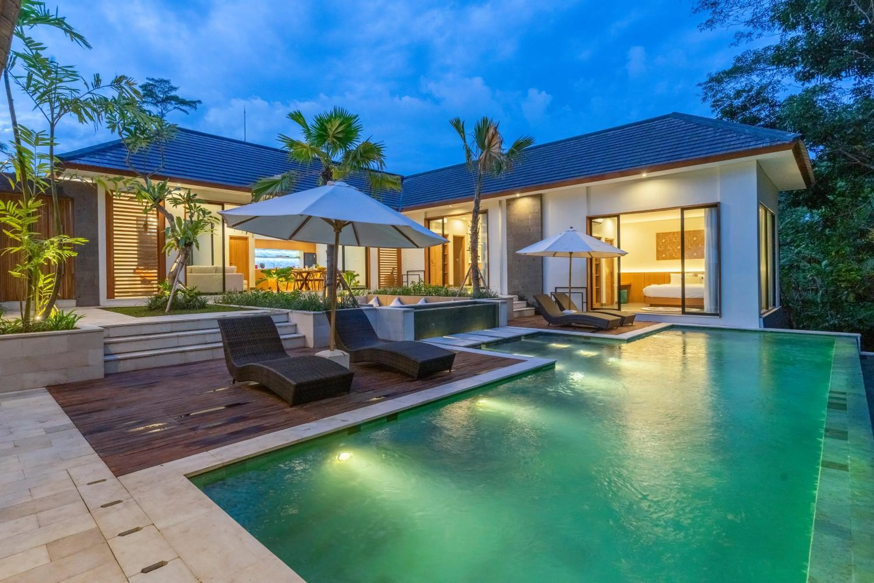 Night in Villa Talun by GORO