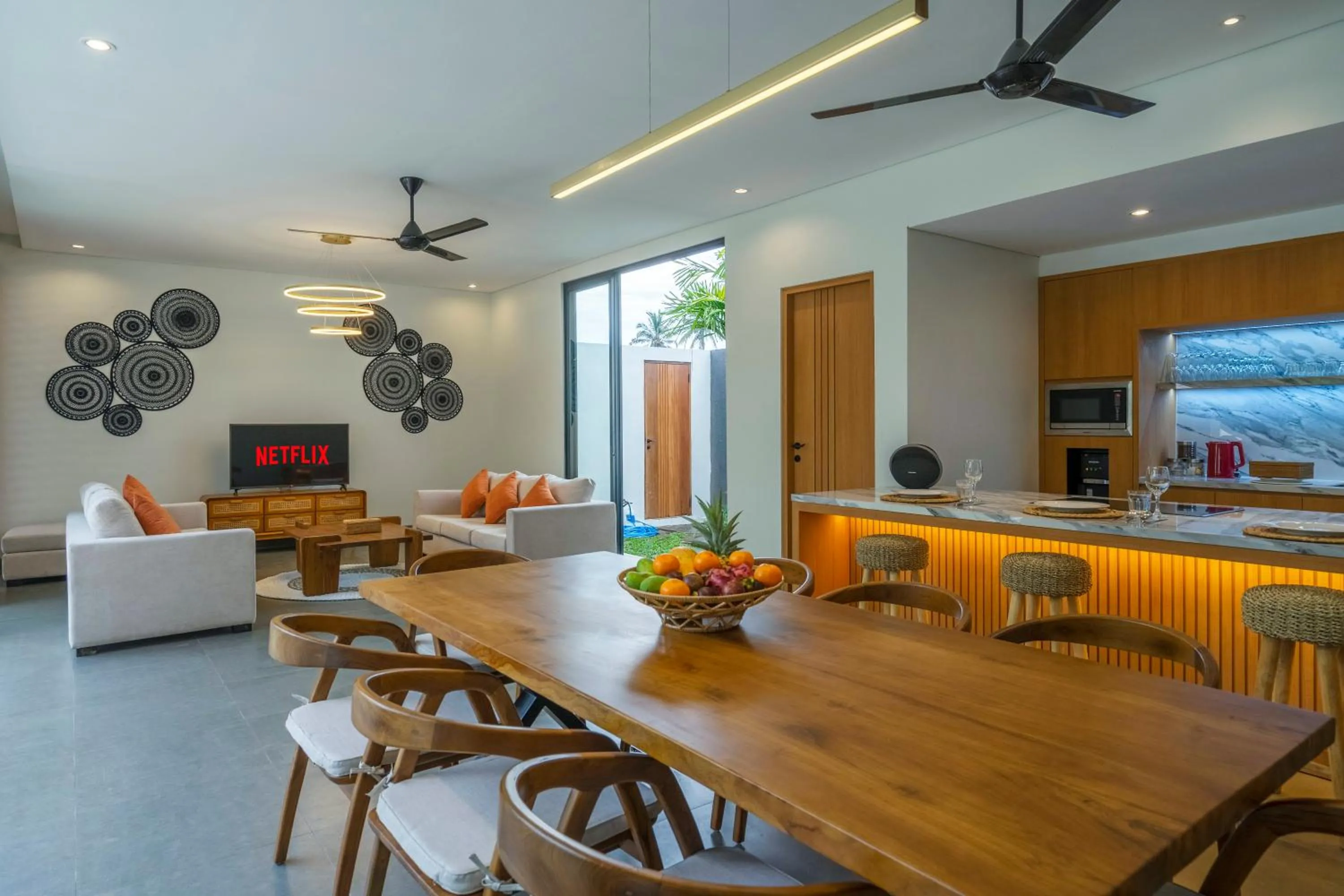 Communal lounge/ TV room in Villa Talun by GORO